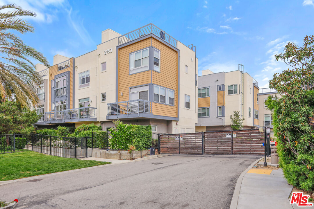 2753 Waverly Dr Unit: 1003
