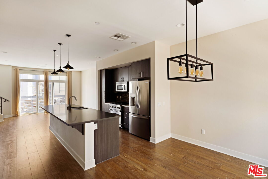 2753 Waverly Dr Unit: 1003