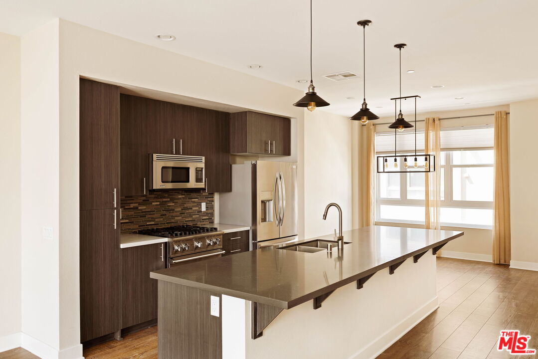 2753 Waverly Dr Unit: 1003