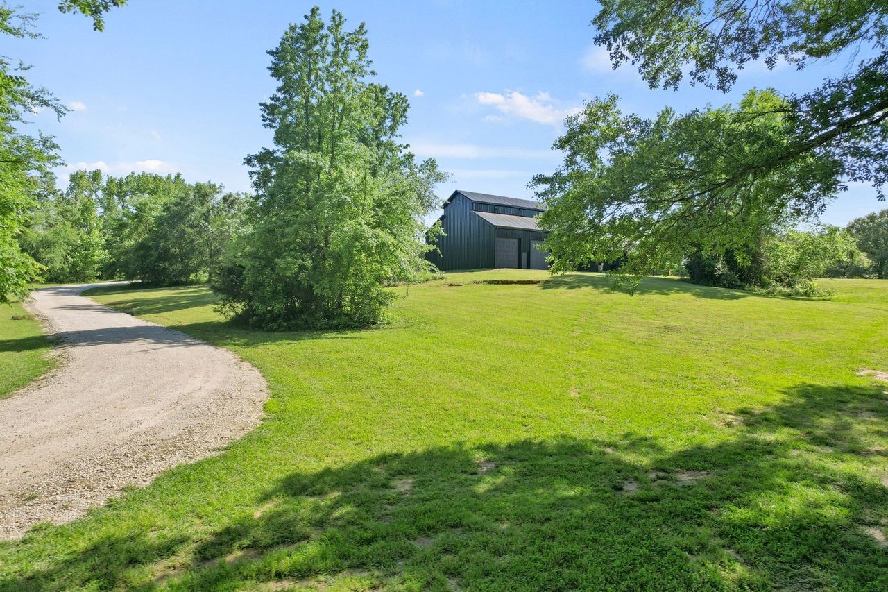 855 NW County Road 1050