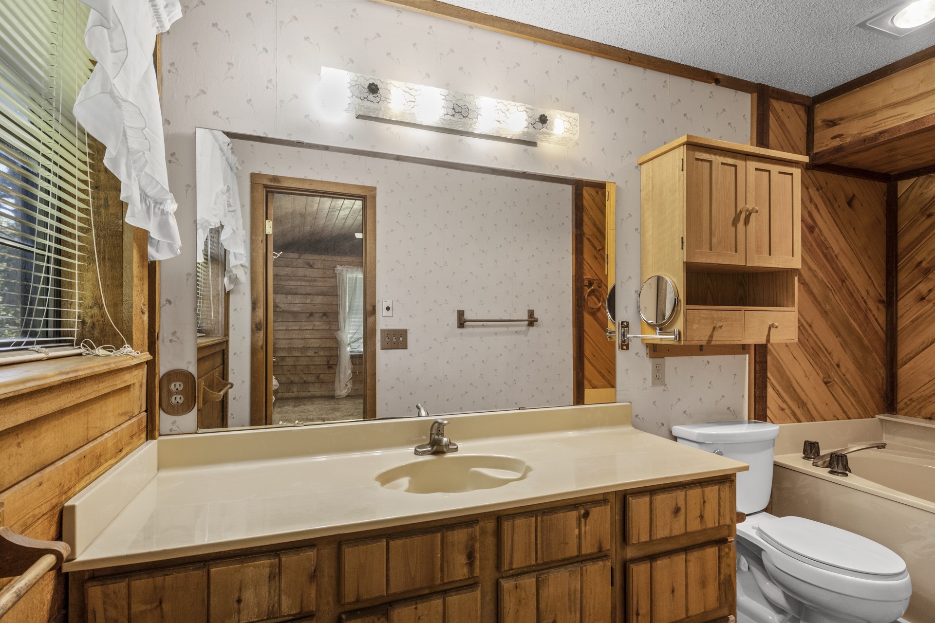 33 County Road 2612