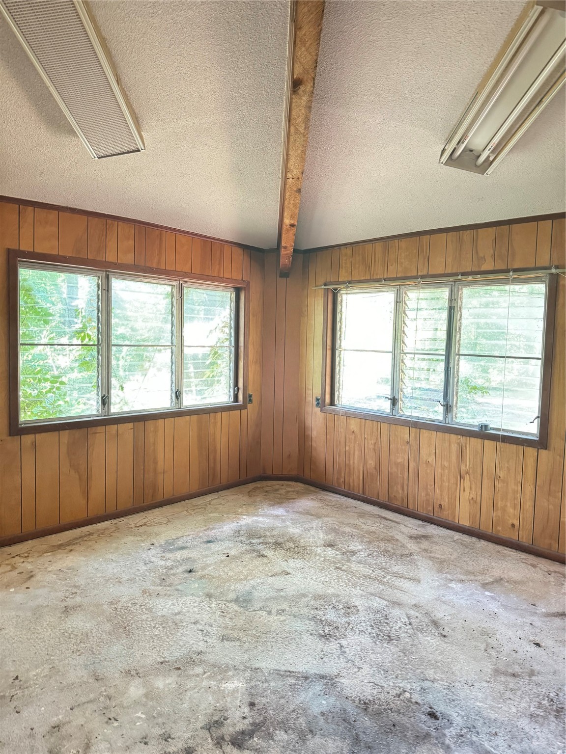 270, 290 Ma County Road 3242