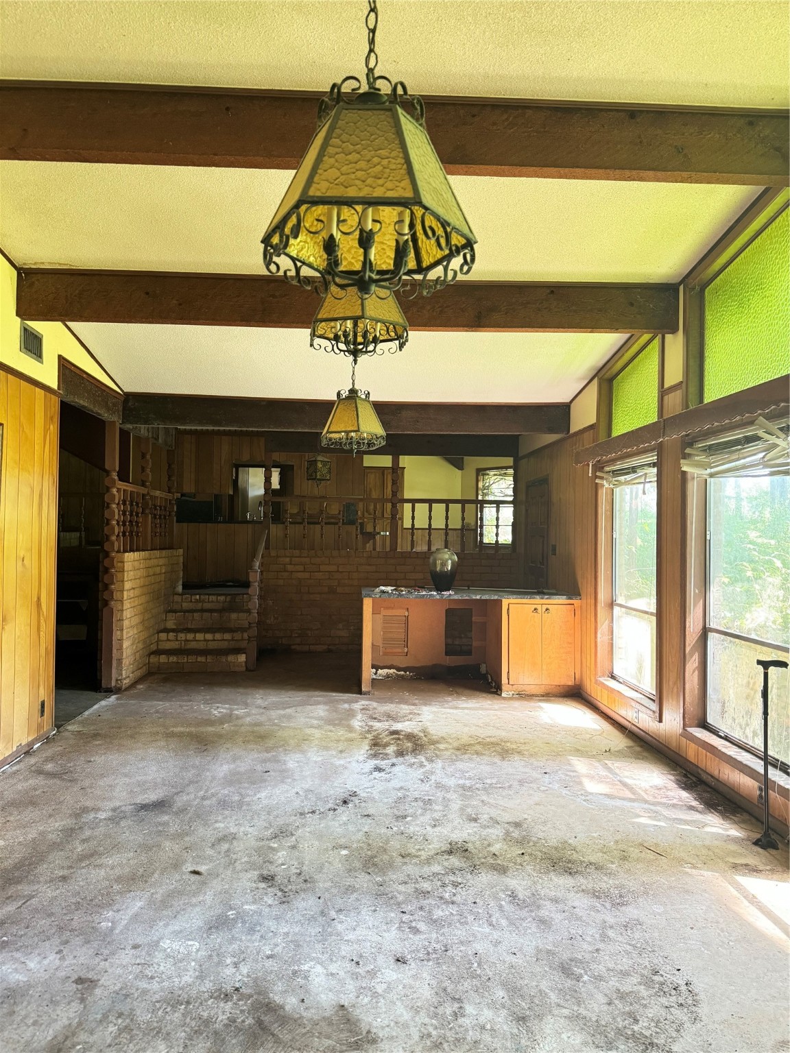 270, 290 Ma County Road 3242