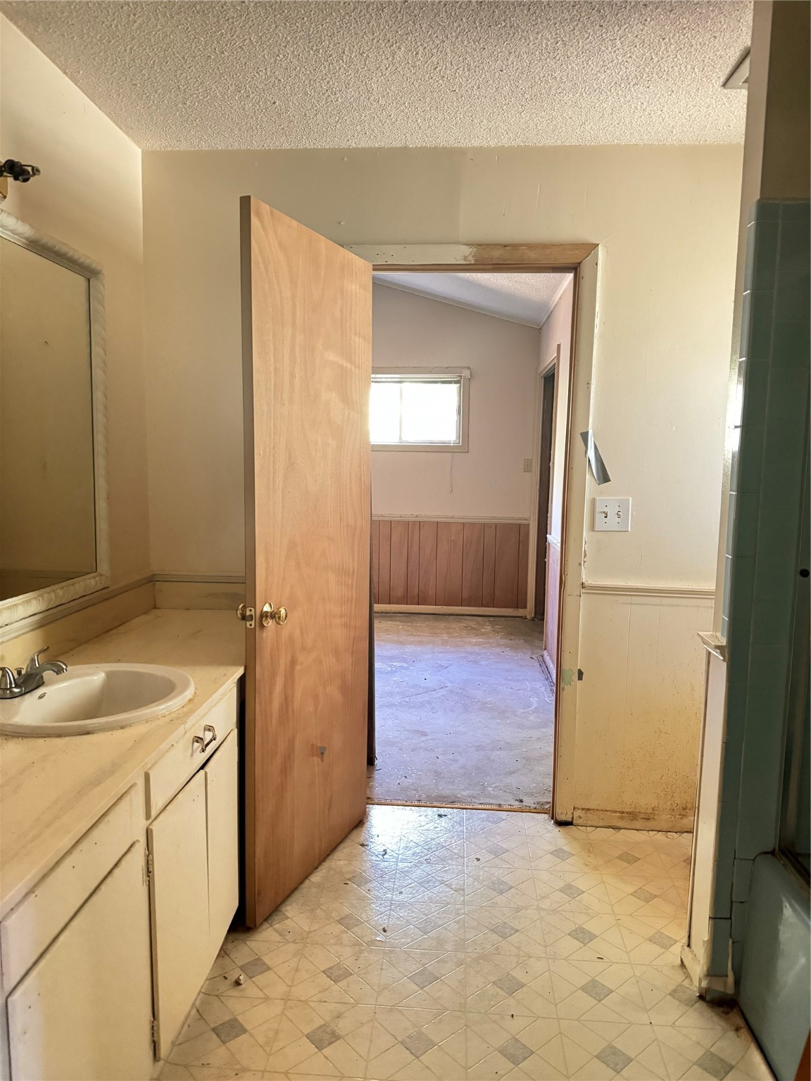 270, 290 Ma County Road 3242