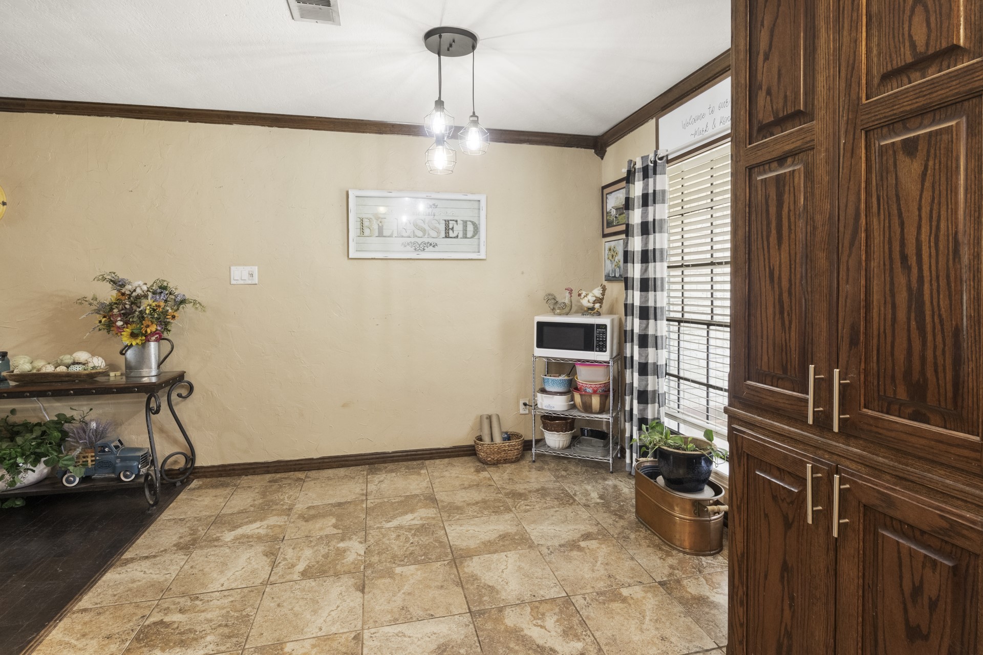 305 Country Club Lane