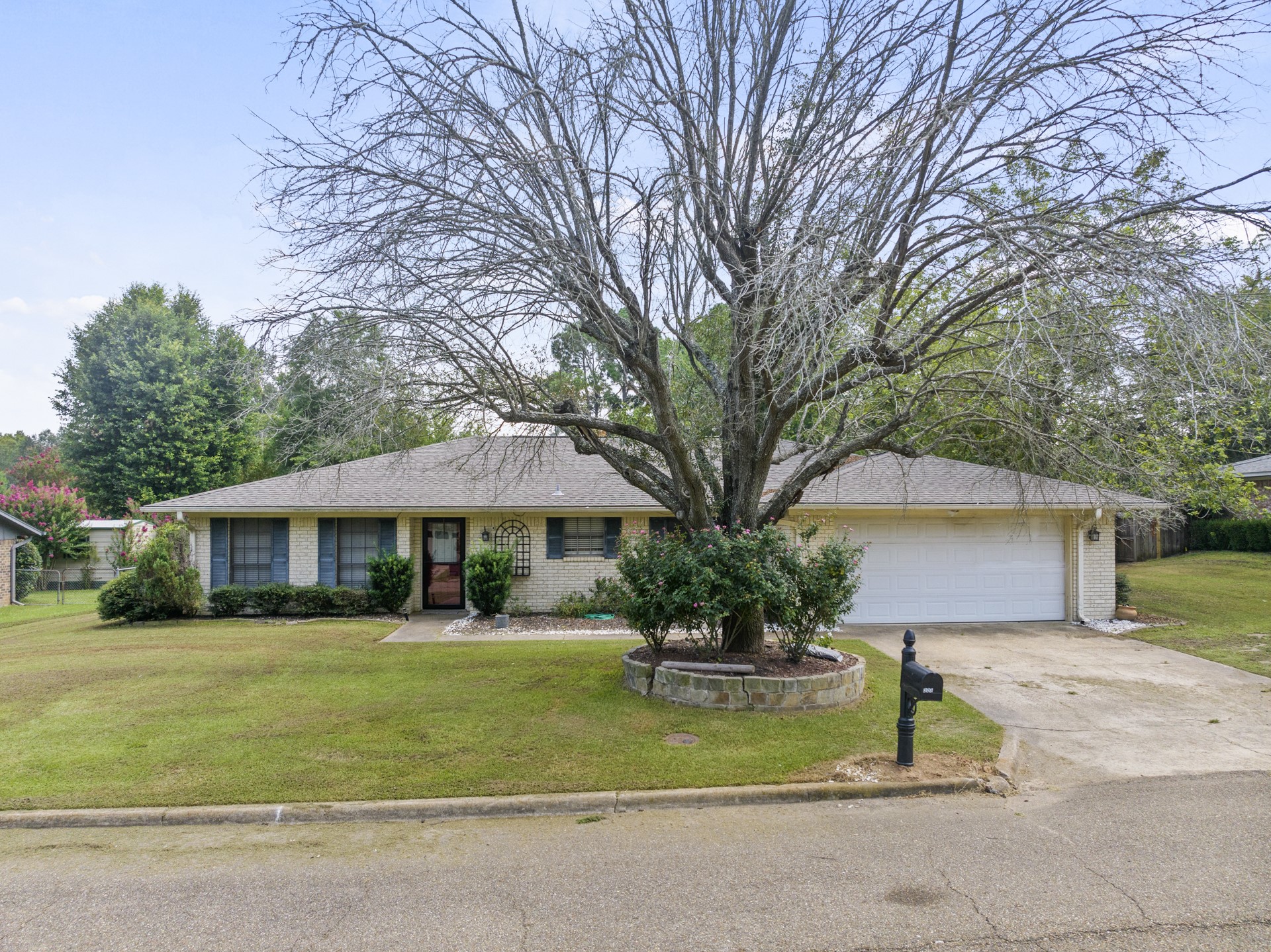 305 Country Club Lane