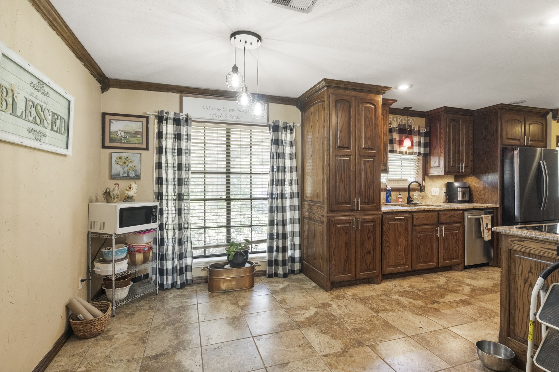 305 Country Club Lane