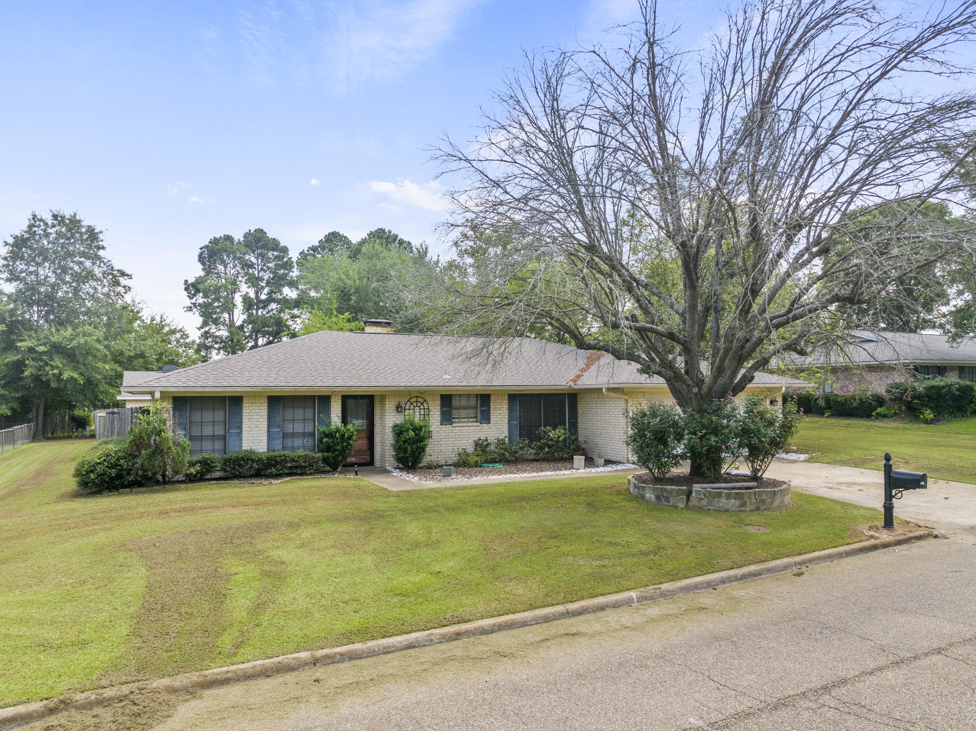 305 Country Club Lane