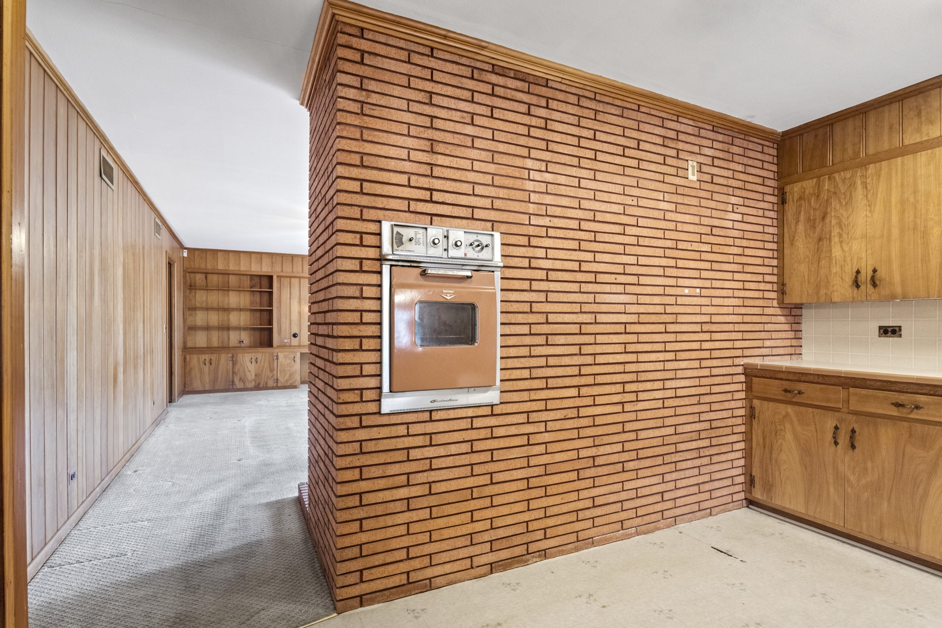 704 W 7th Street