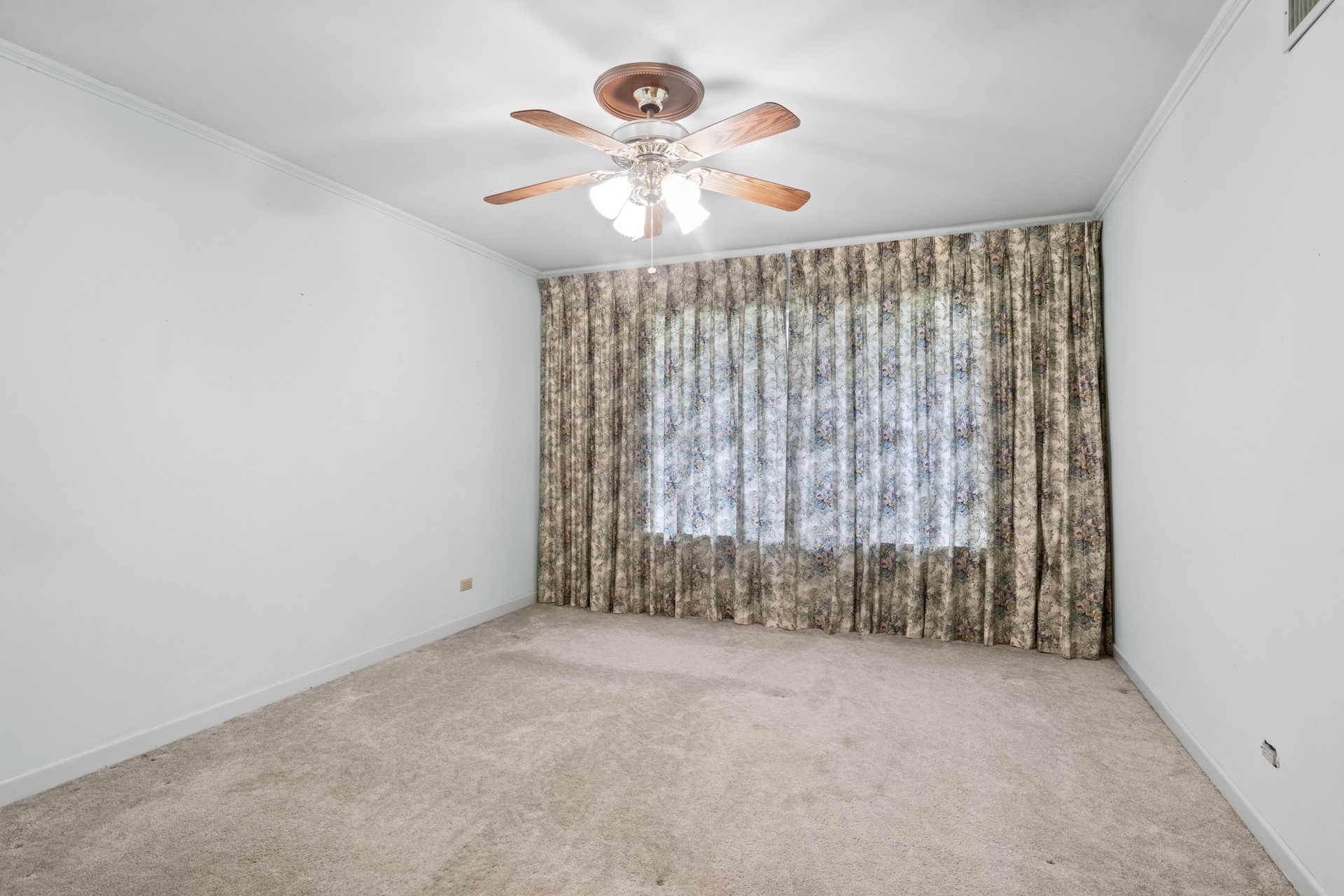 704 W 7th Street
