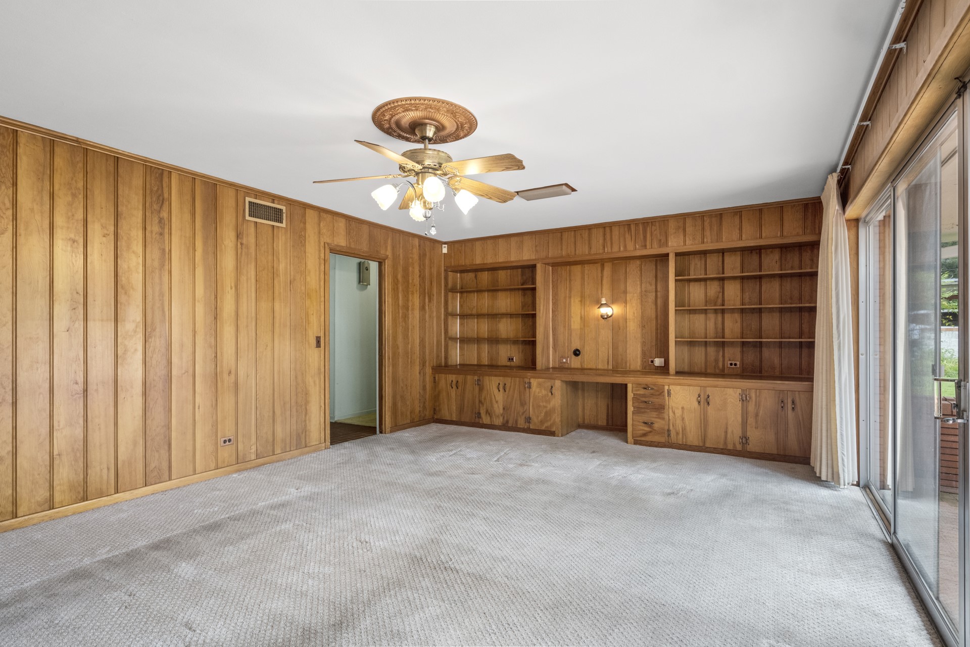 704 W 7th Street