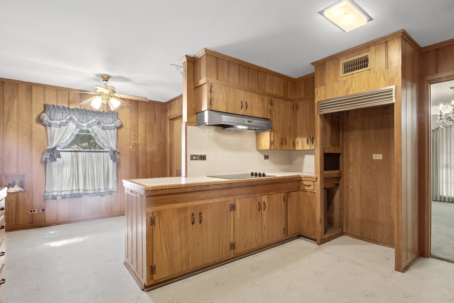 704 W 7th Street