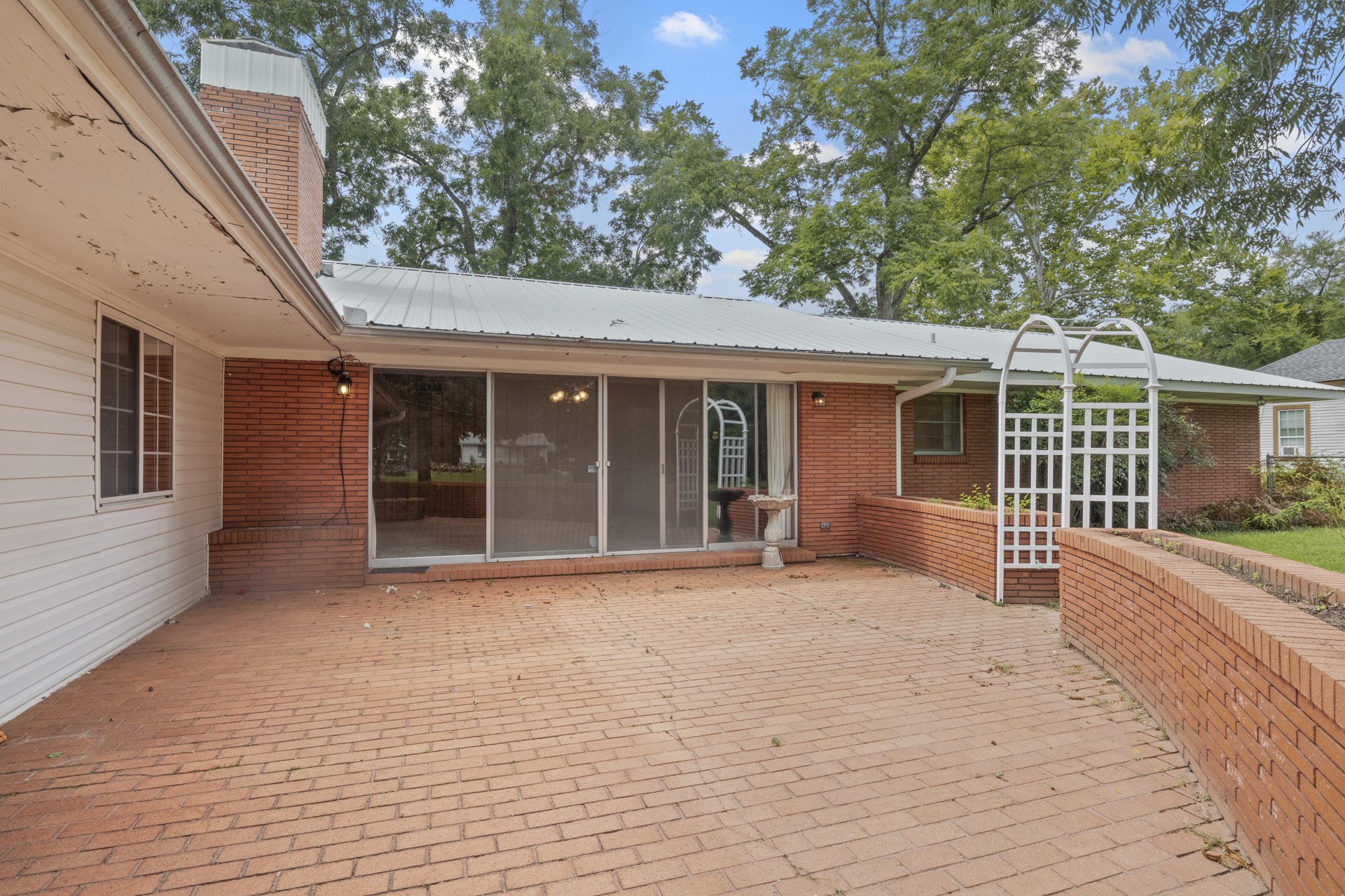 704 W 7th Street