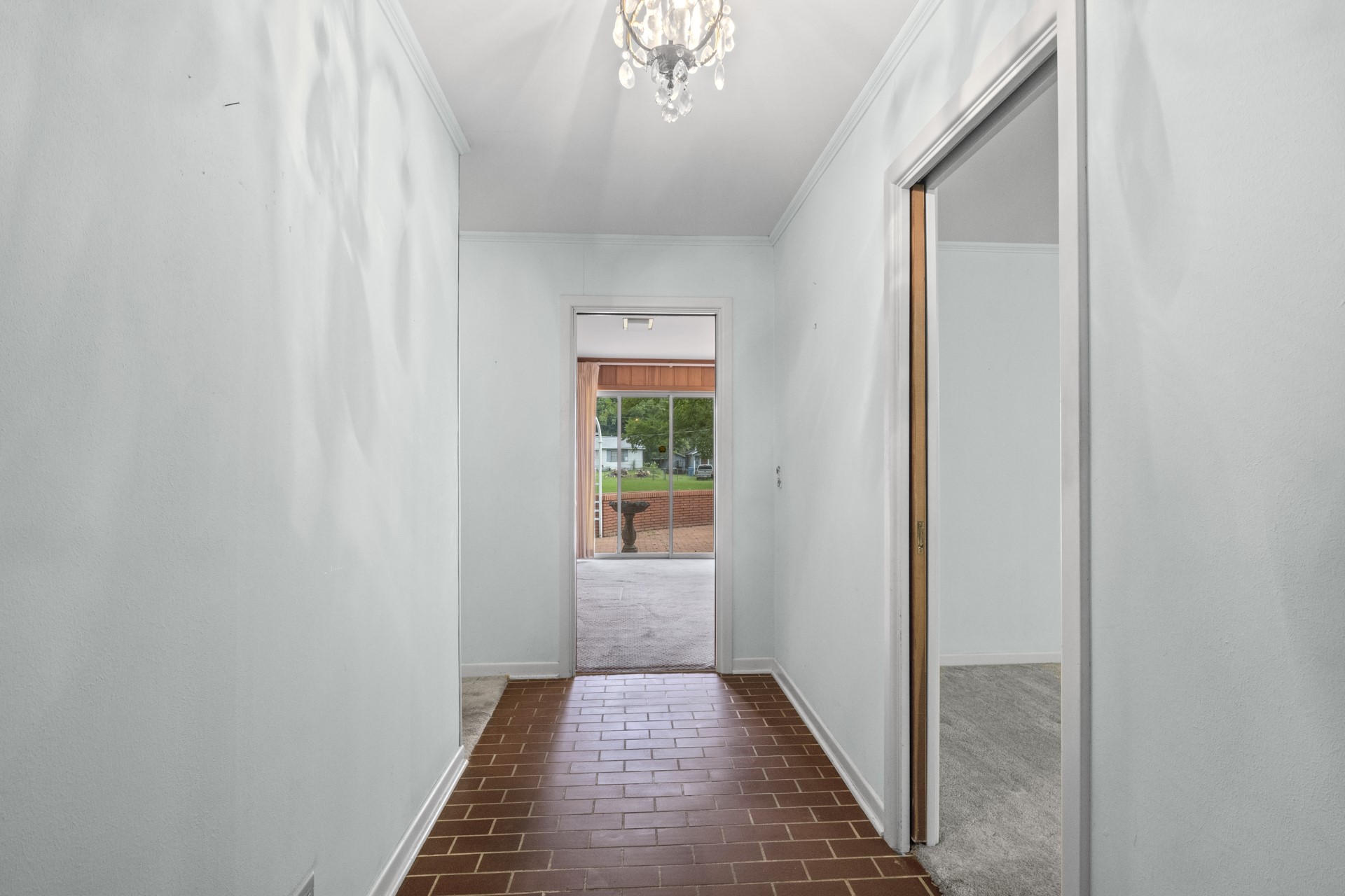 704 W 7th Street