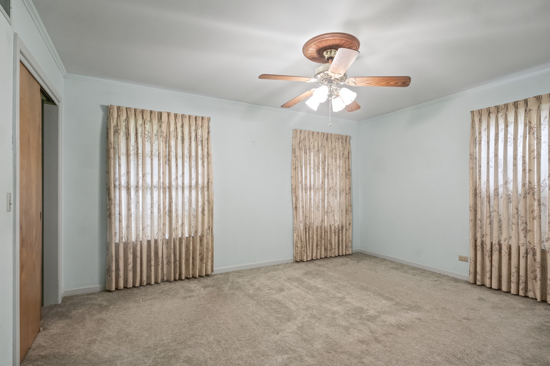 704 W 7th Street