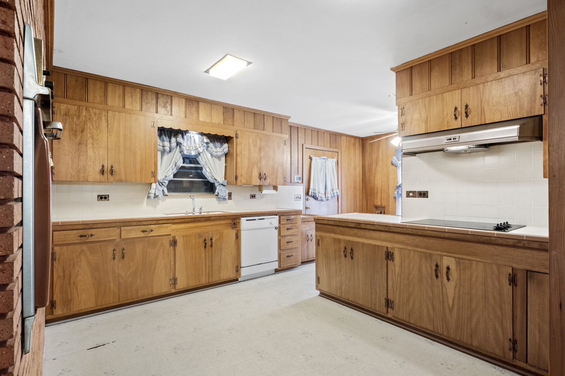 704 W 7th Street