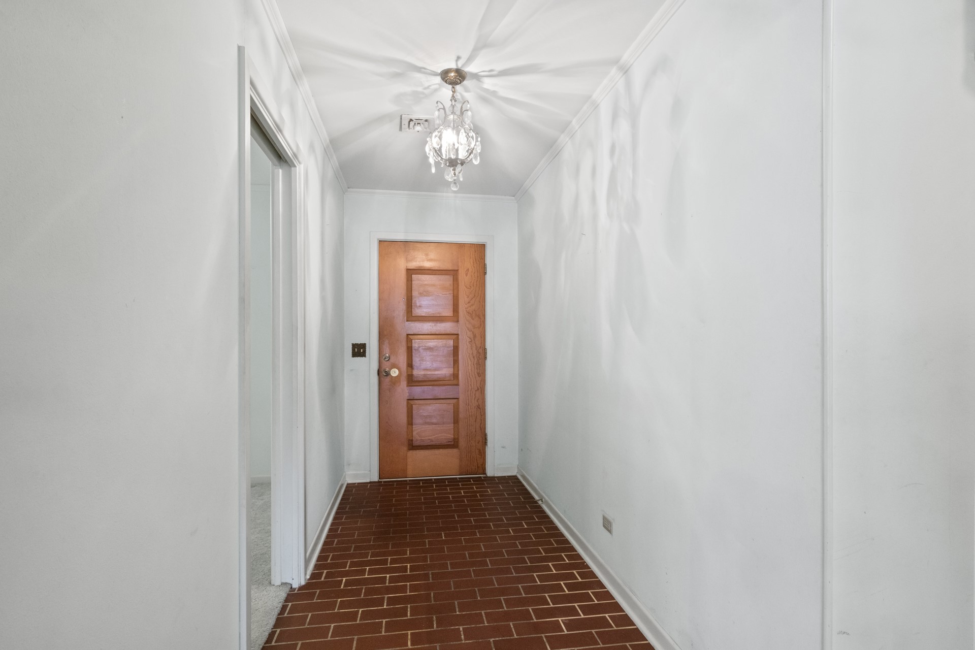 704 W 7th Street