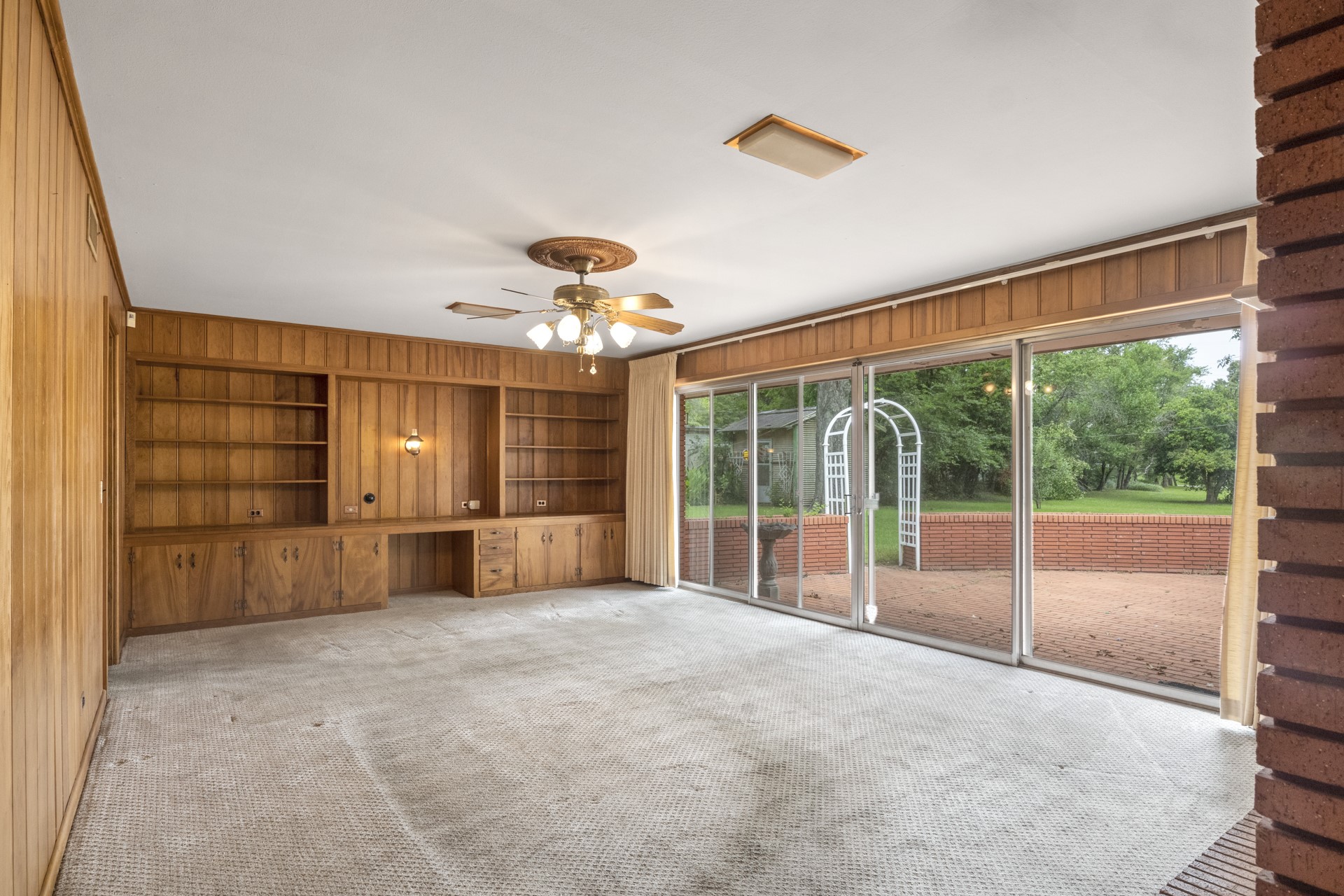 704 W 7th Street