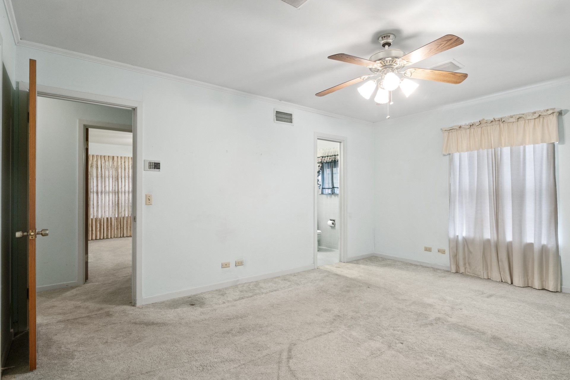 704 W 7th Street