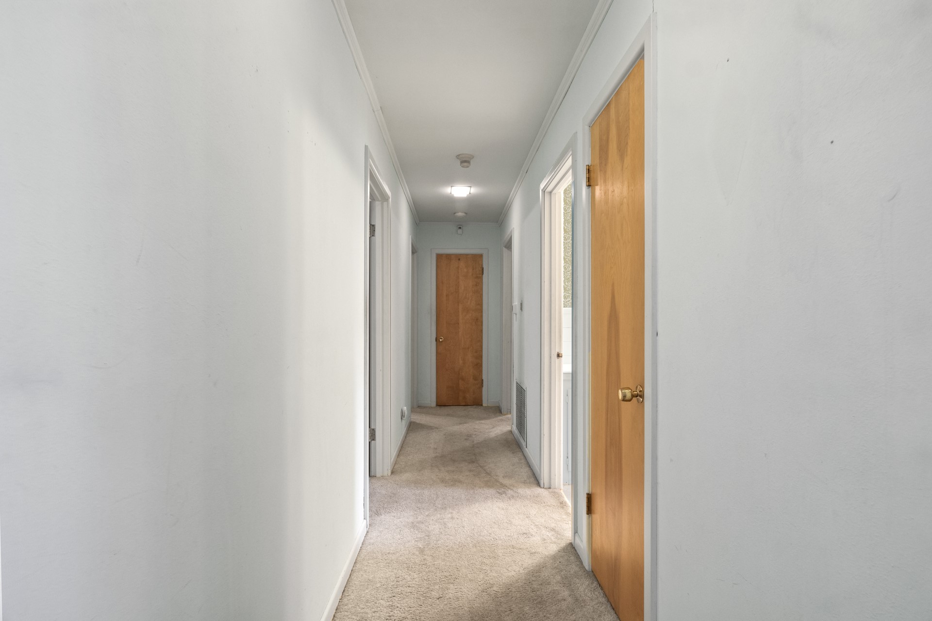 704 W 7th Street