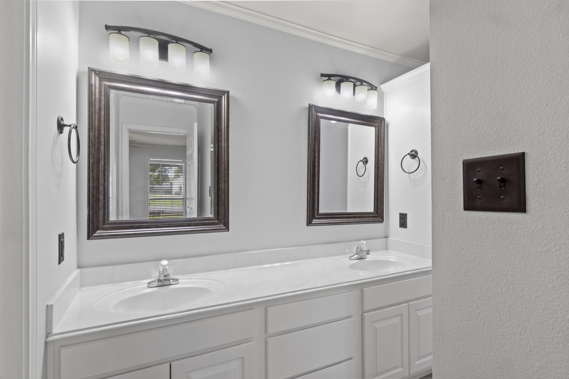 2704 Silver Creek Trail