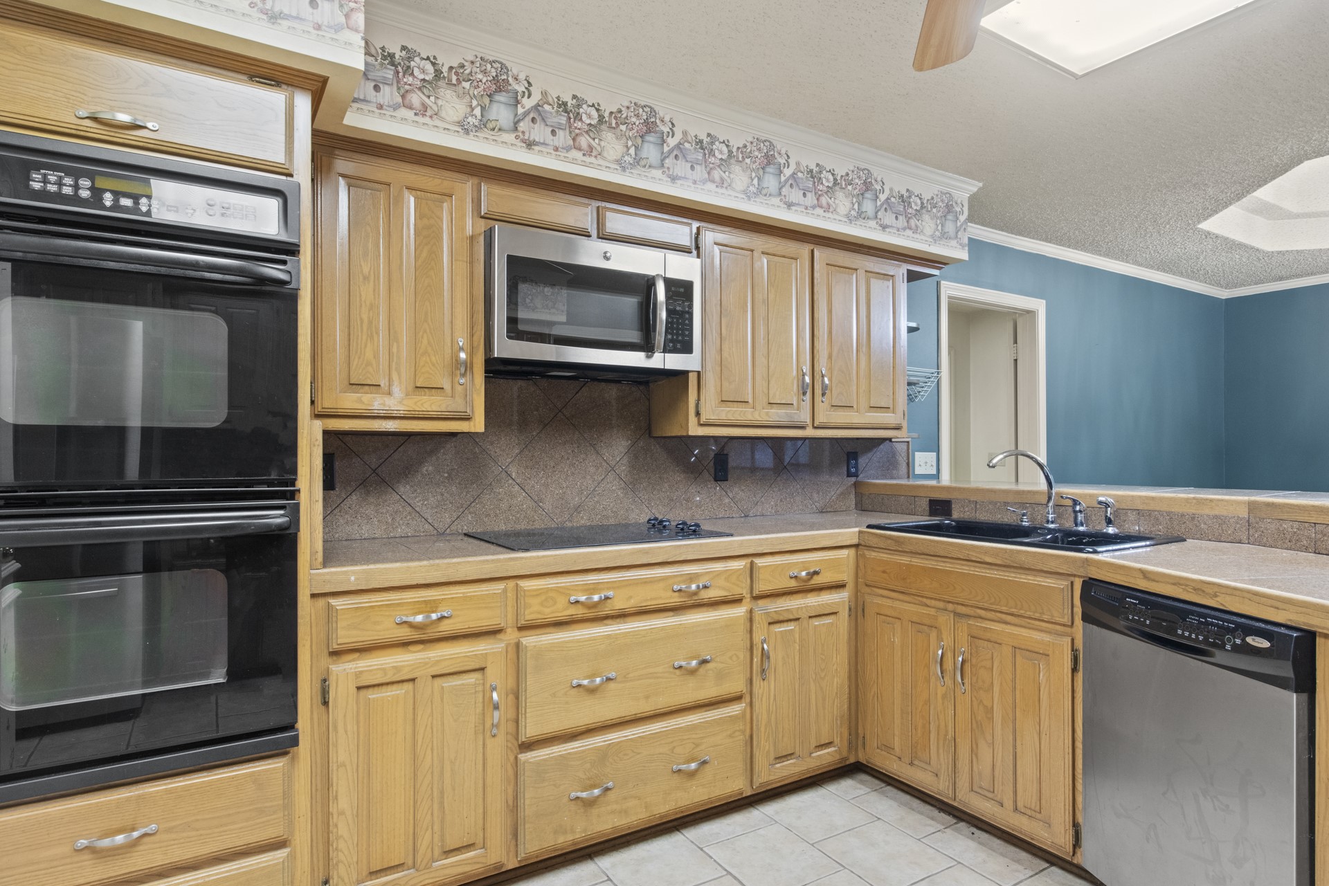 4503 Lakeside Drive
