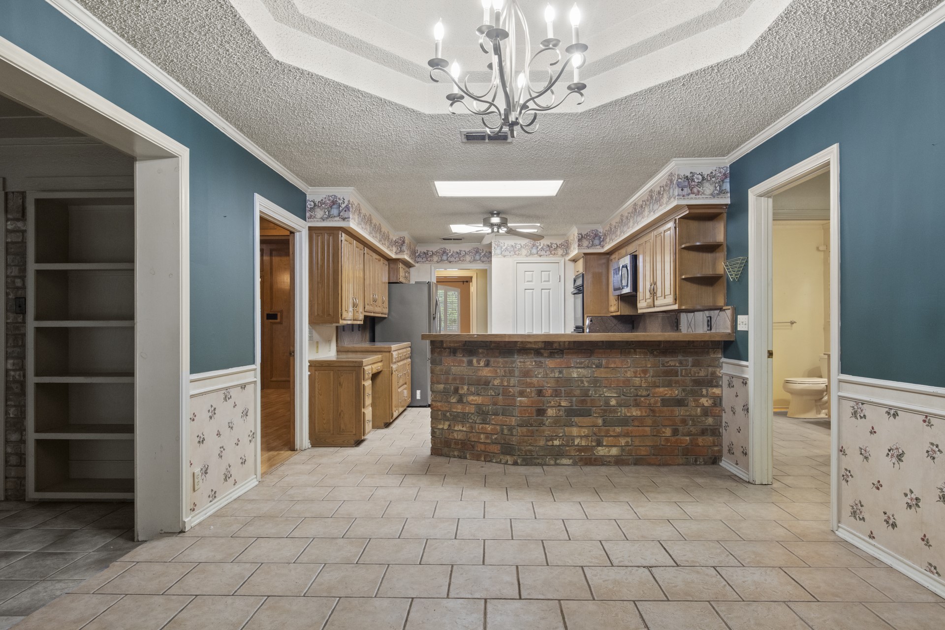 4503 Lakeside Drive