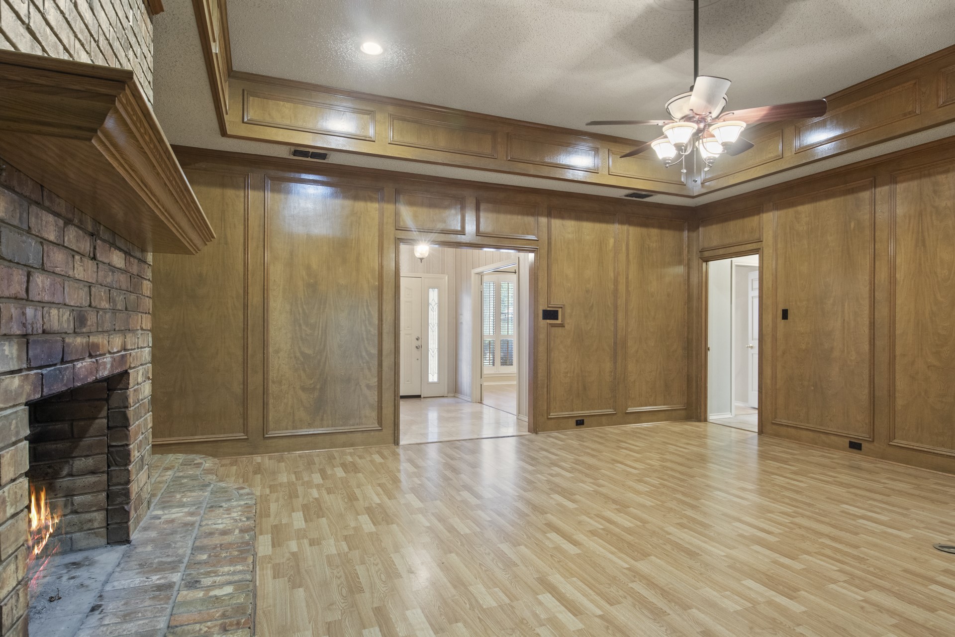 4503 Lakeside Drive
