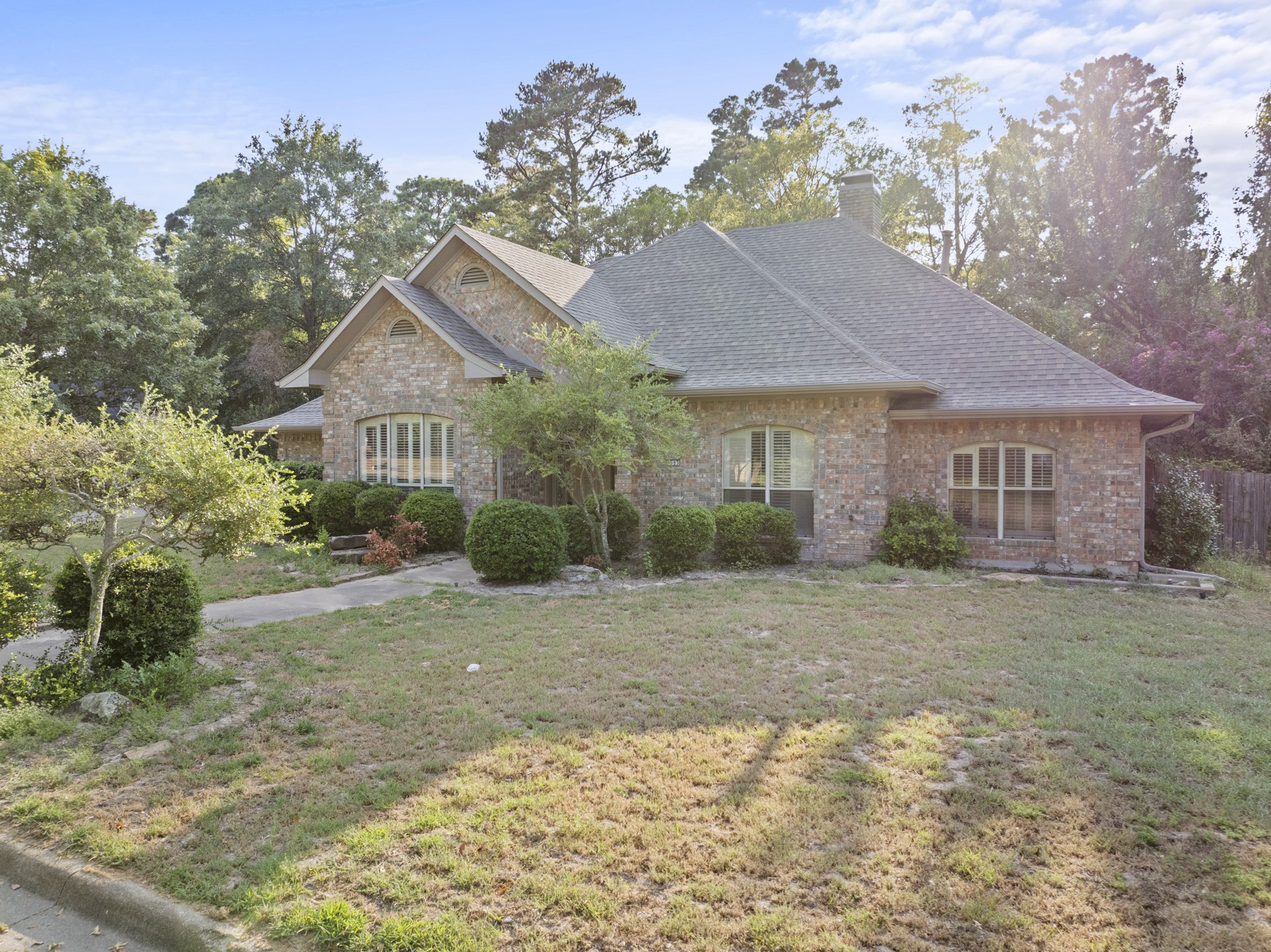 4503 Lakeside Drive