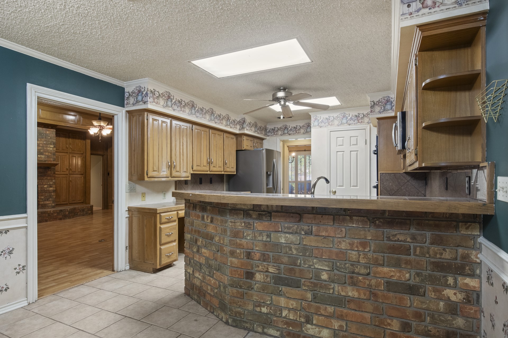 4503 Lakeside Drive