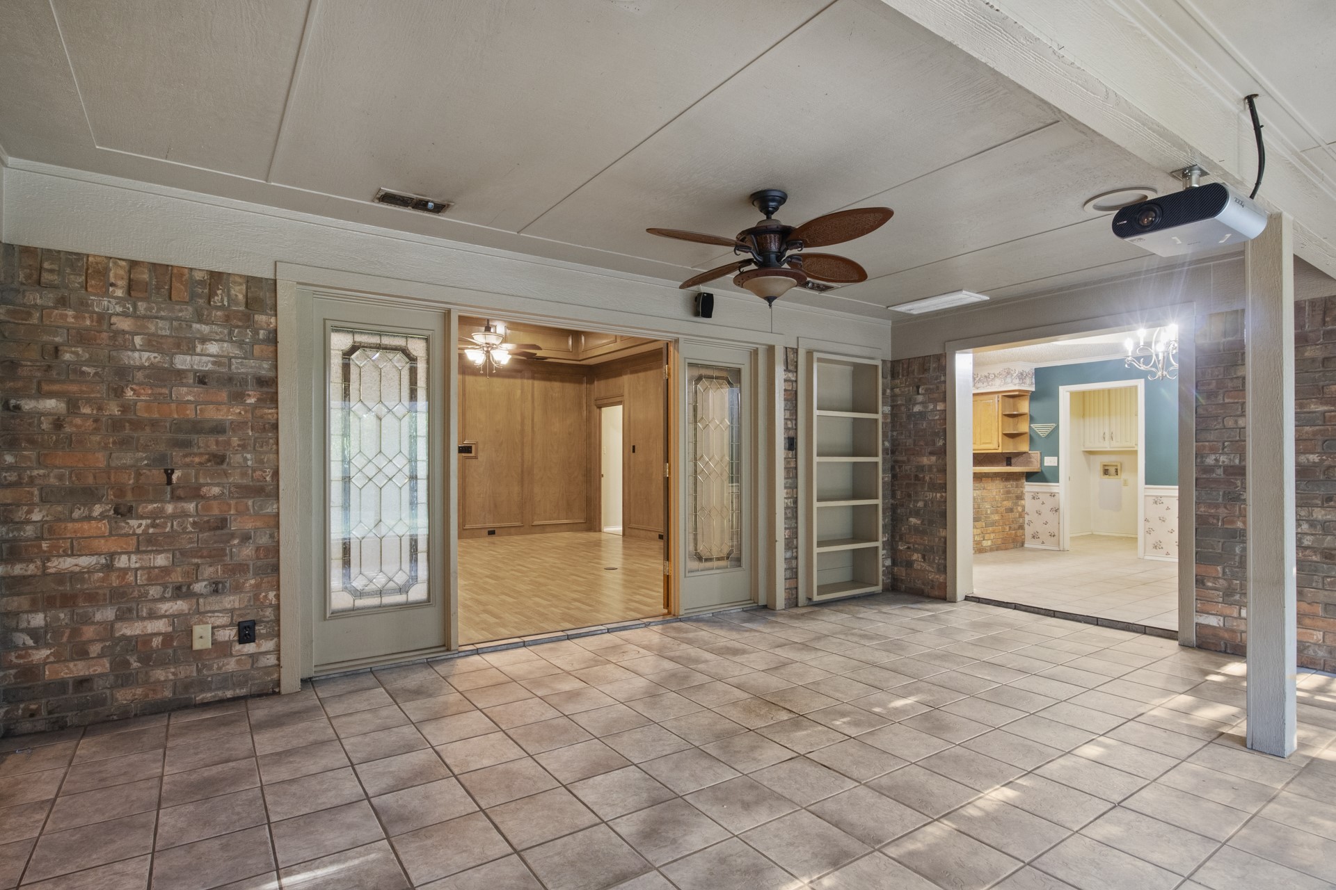 4503 Lakeside Drive