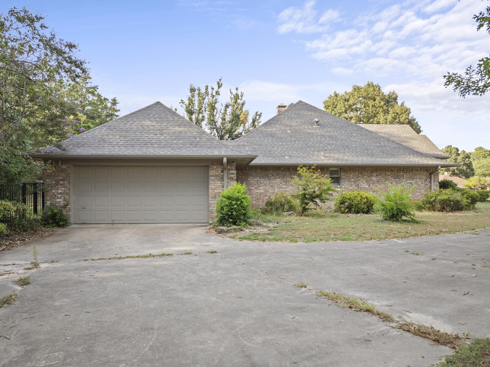 4503 Lakeside Drive