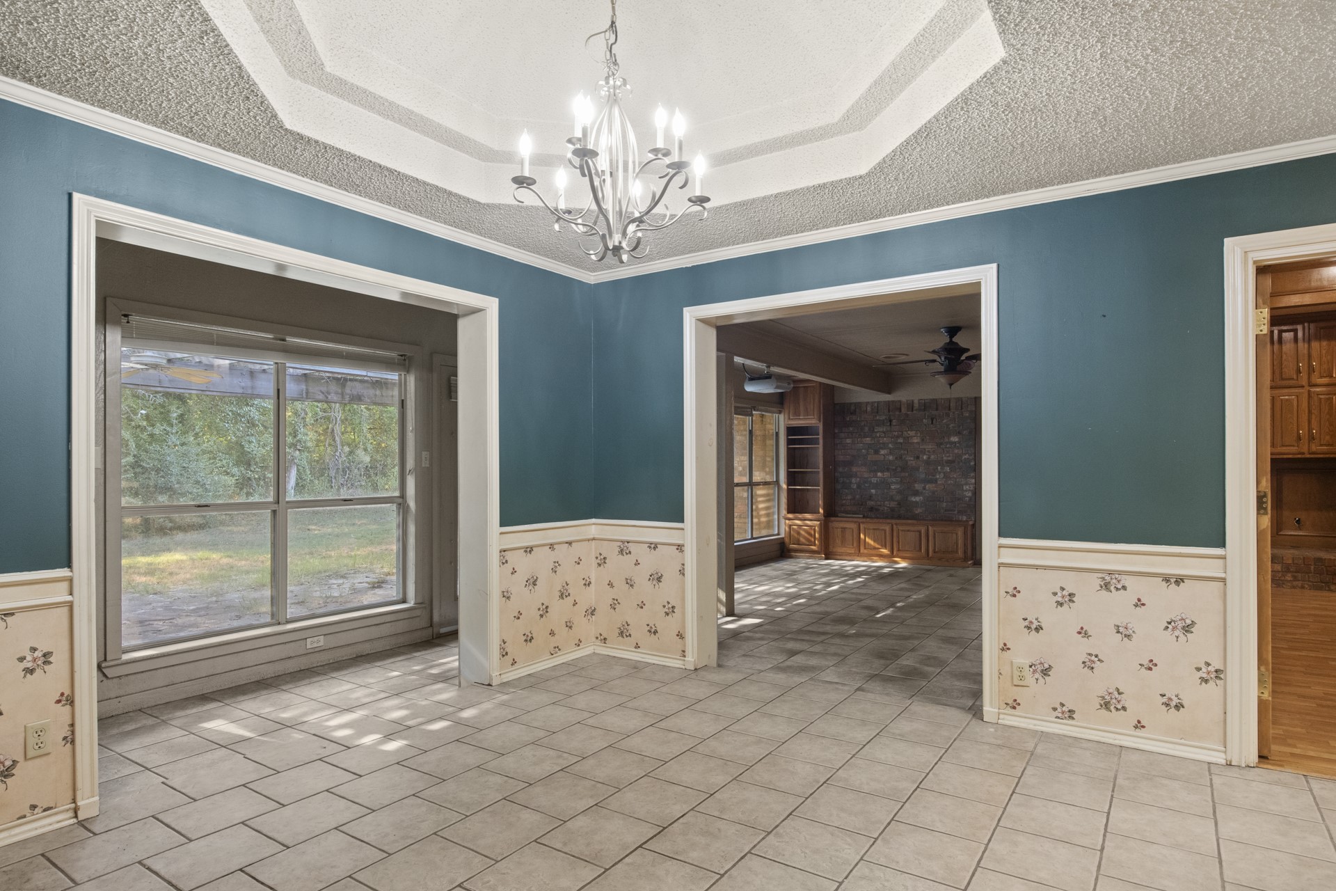 4503 Lakeside Drive