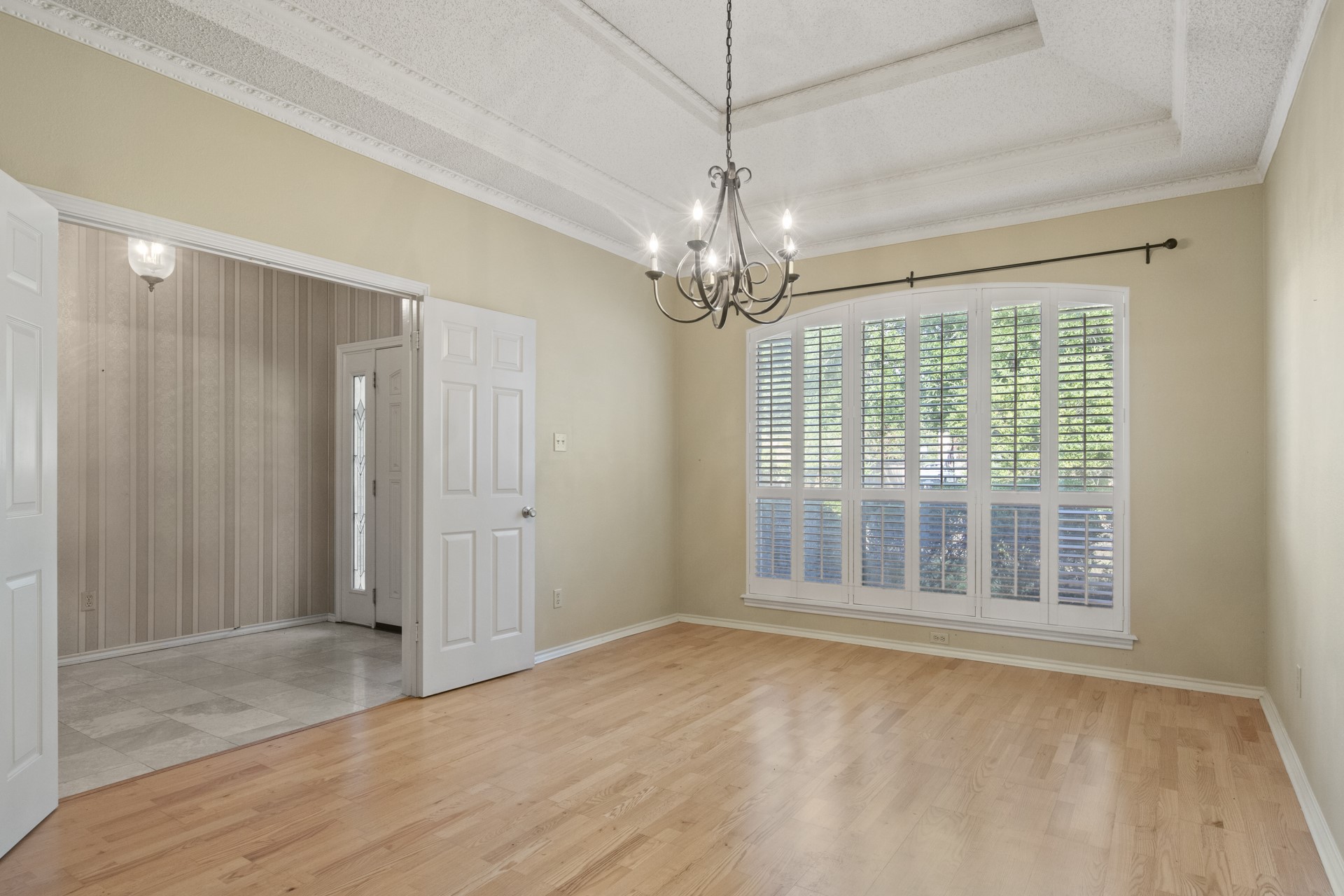 4503 Lakeside Drive