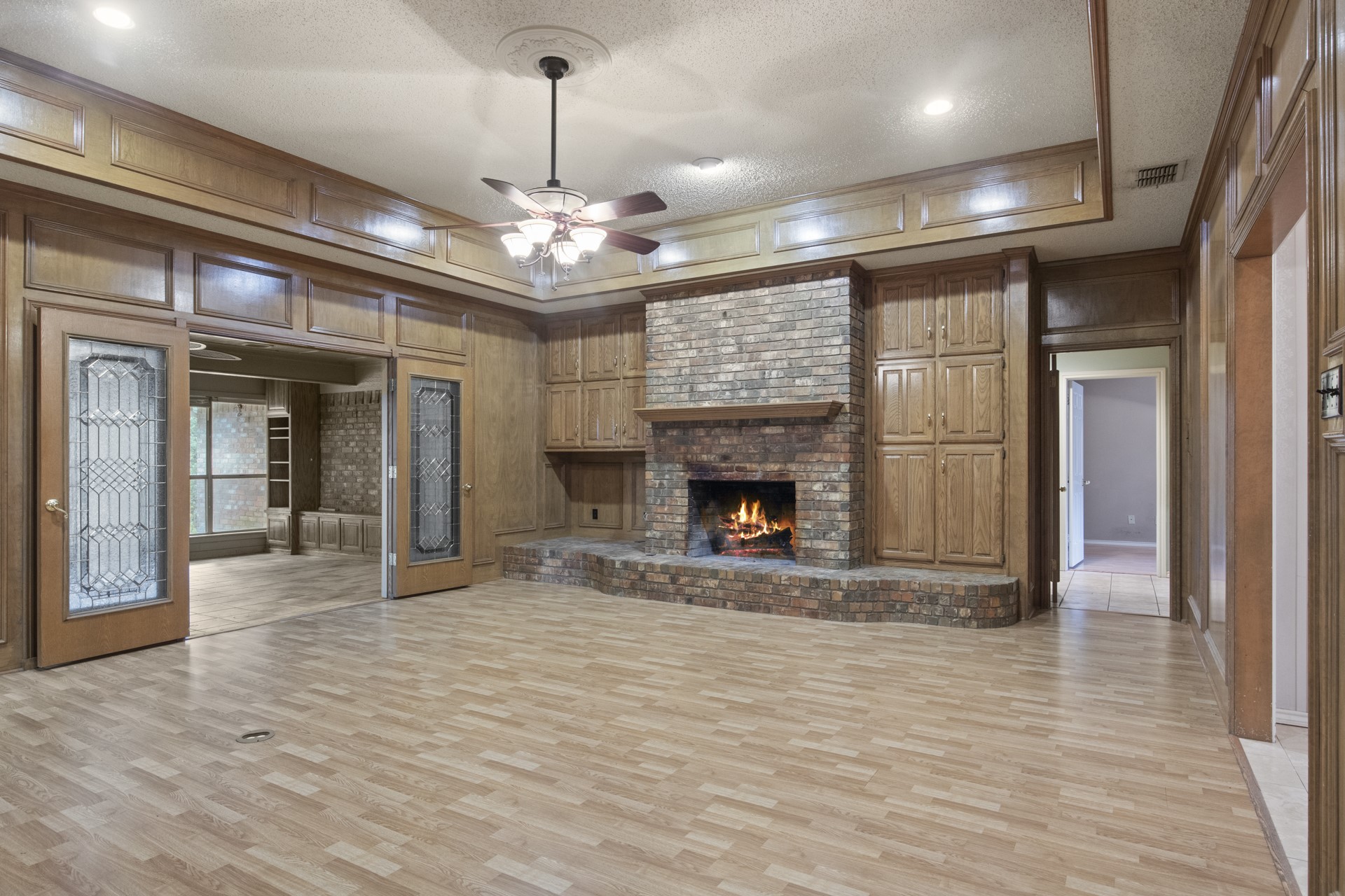 4503 Lakeside Drive