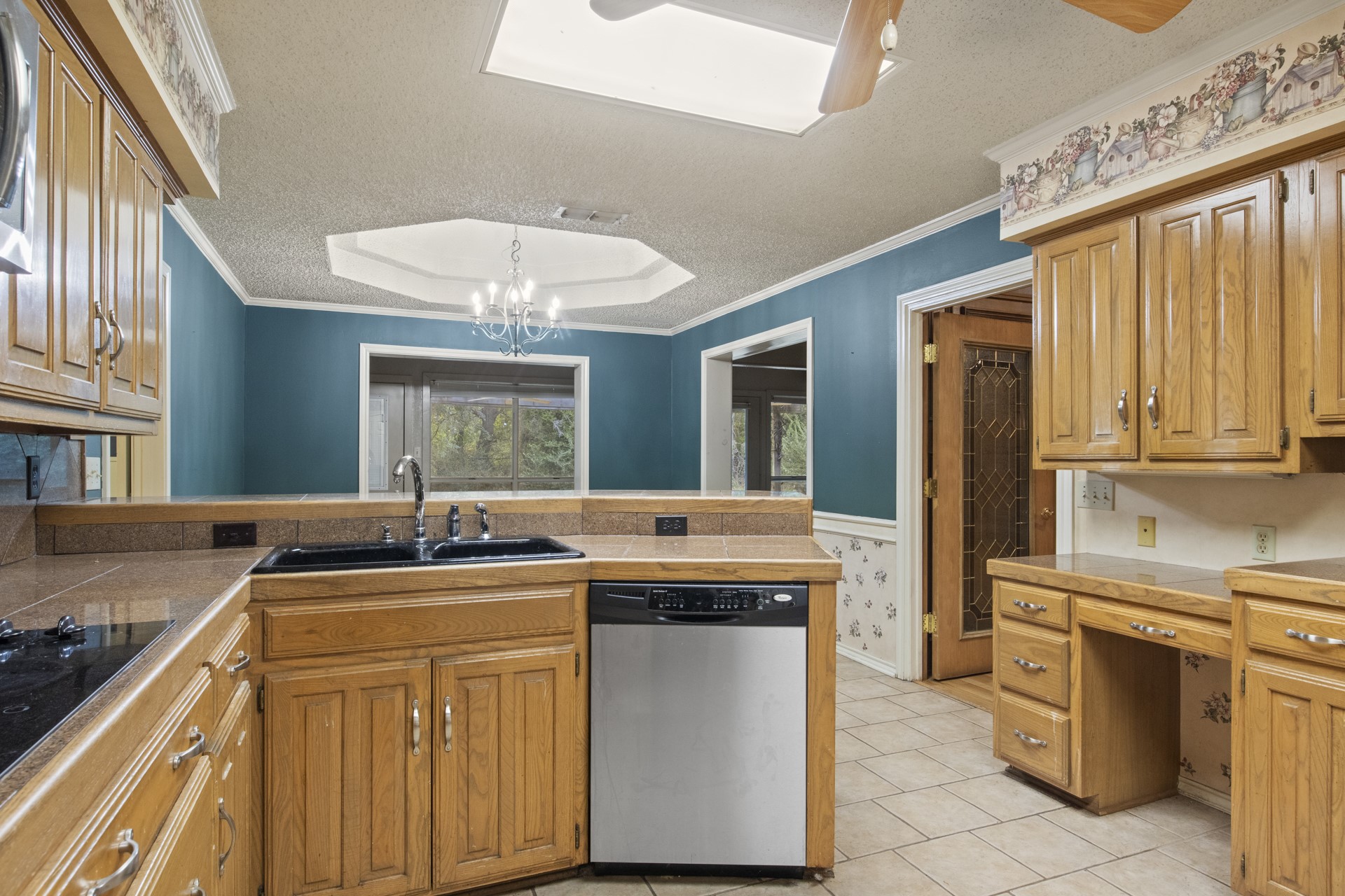 4503 Lakeside Drive