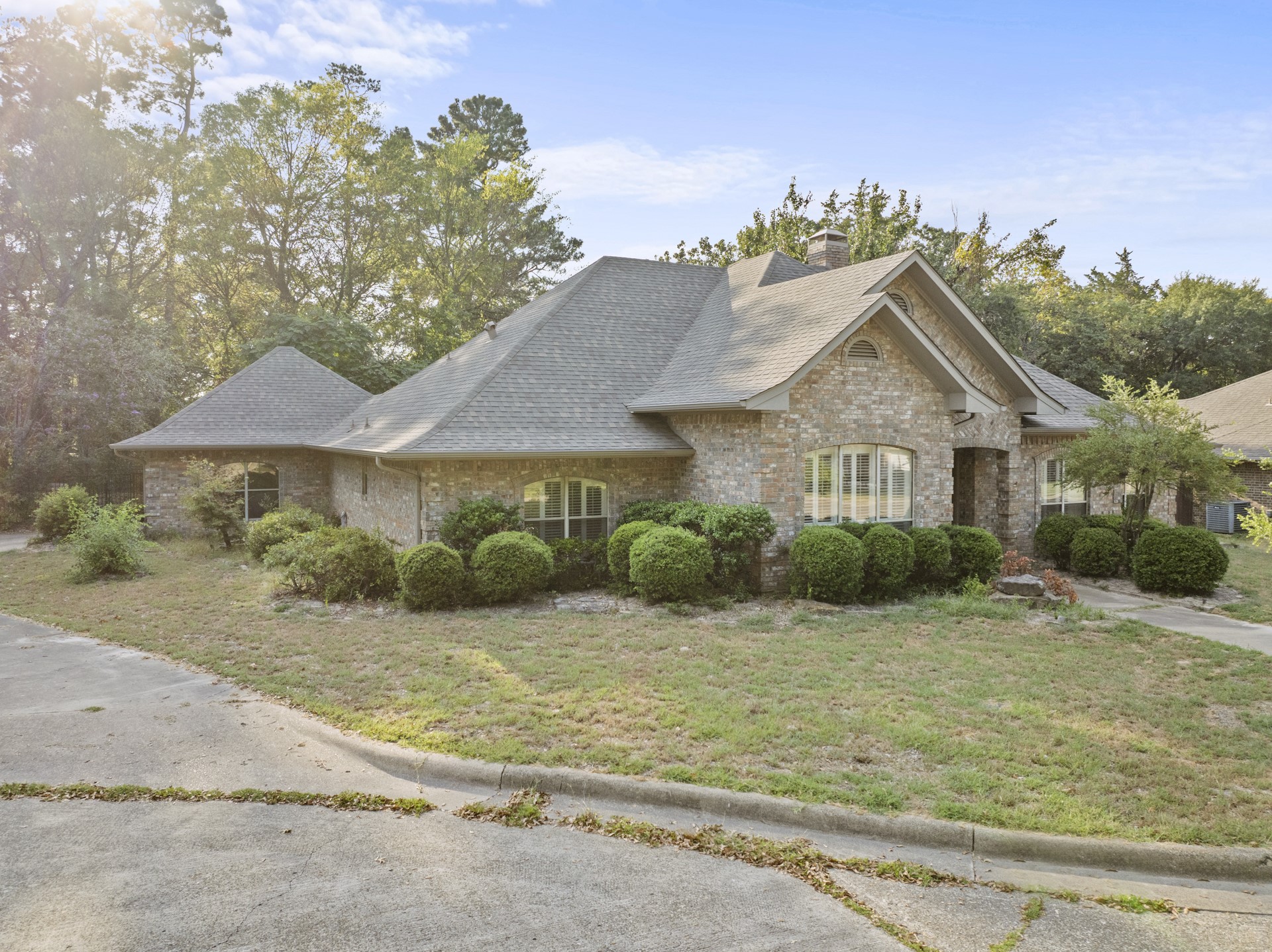 4503 Lakeside Drive