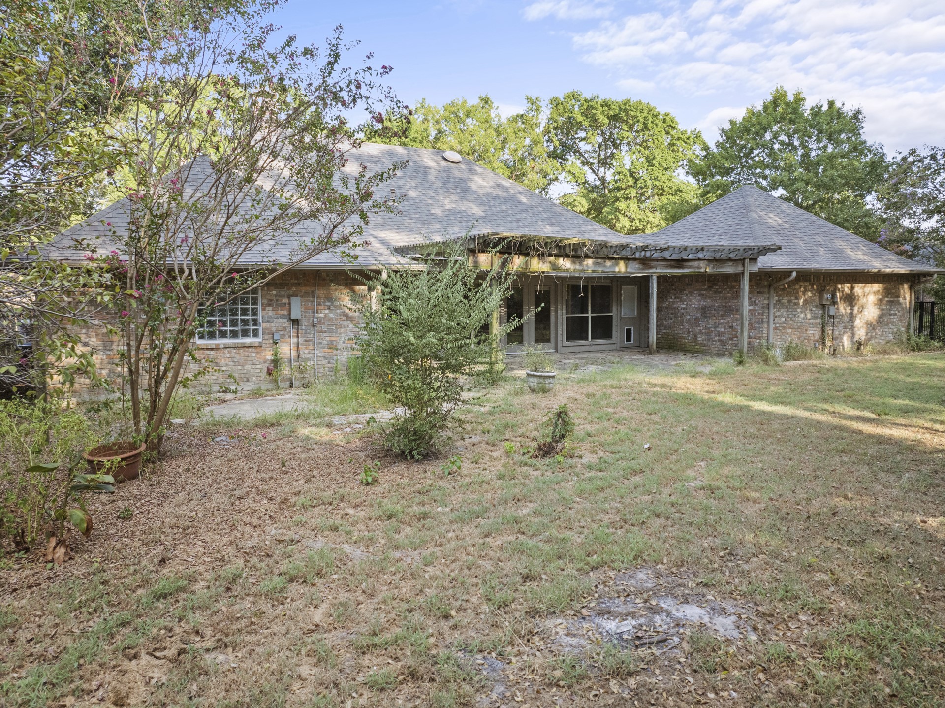 4503 Lakeside Drive