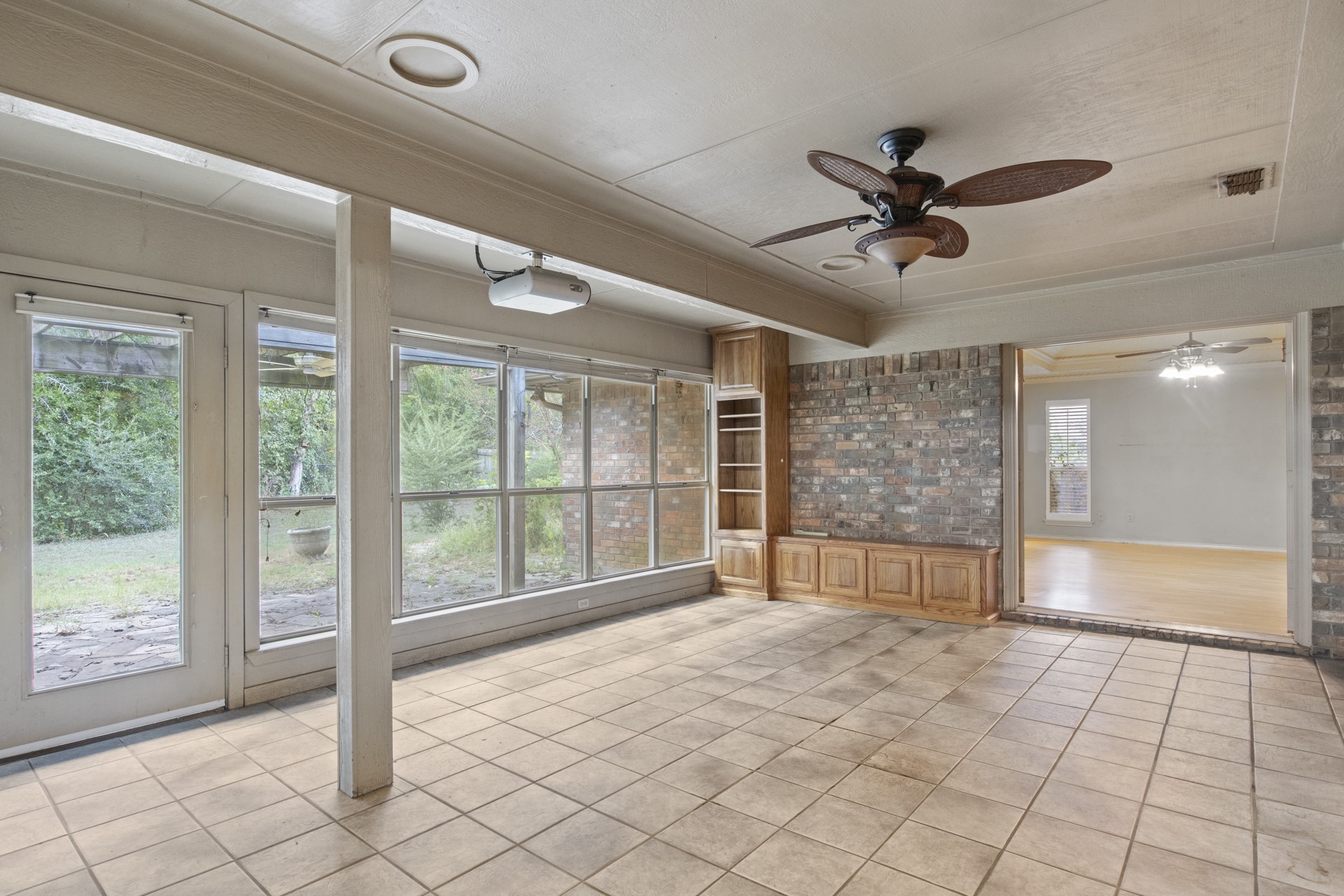 4503 Lakeside Drive