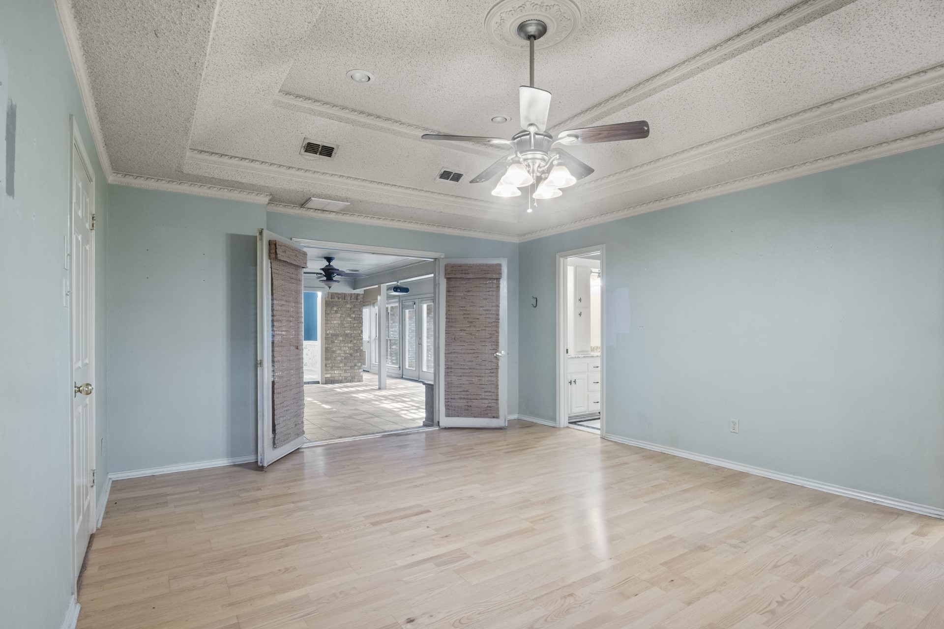 4503 Lakeside Drive