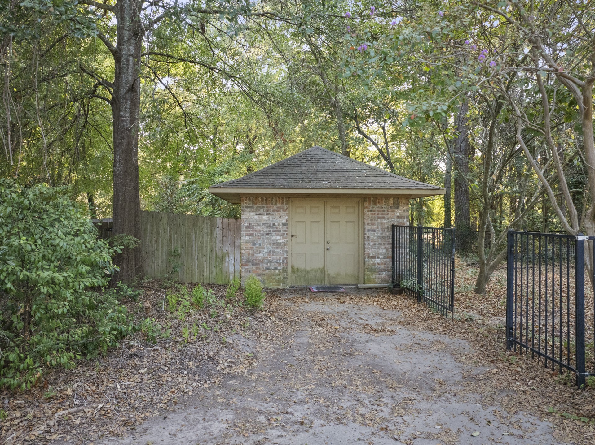 4503 Lakeside Drive