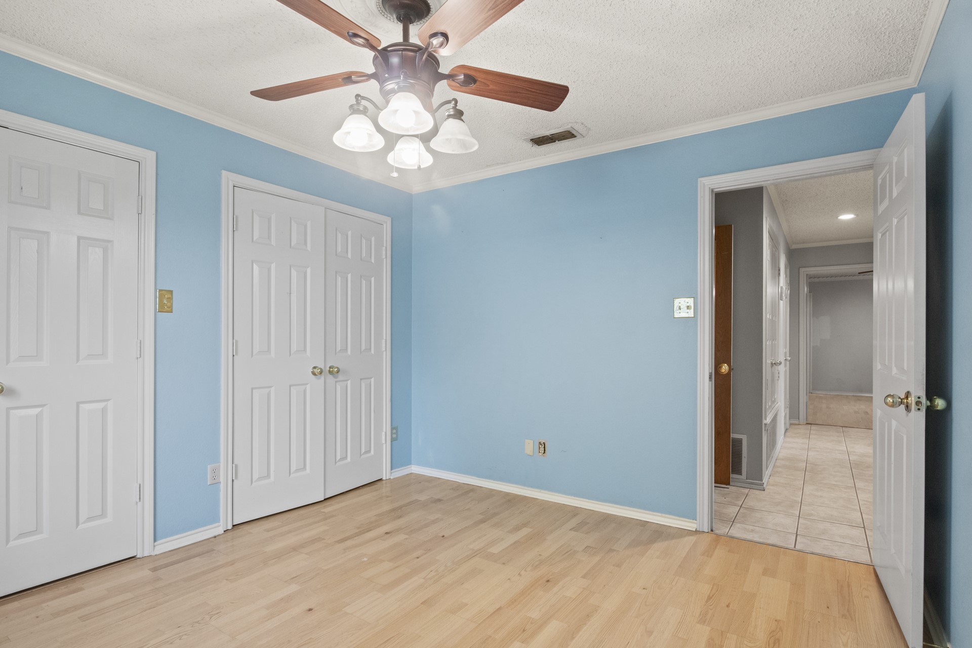 4503 Lakeside Drive
