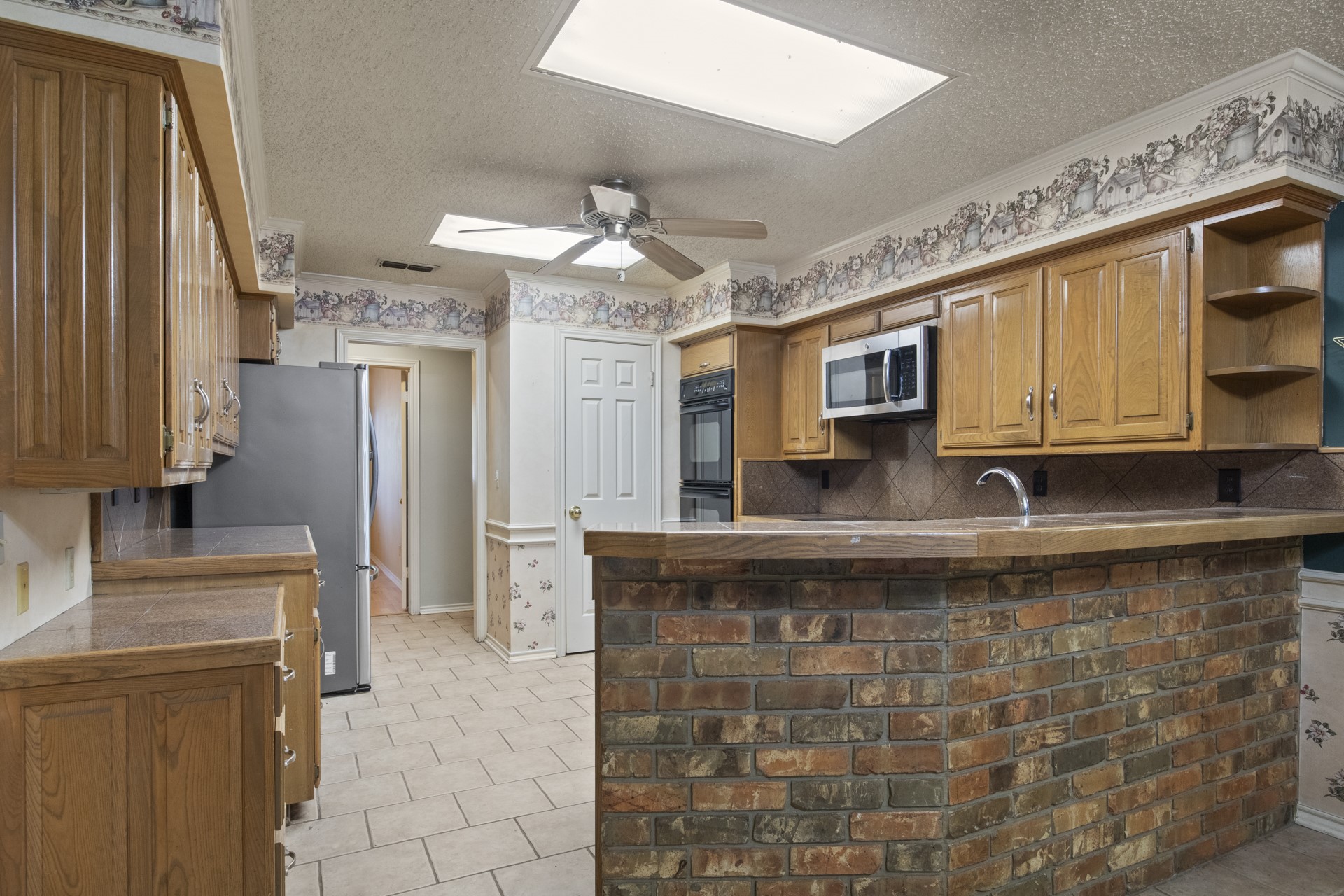4503 Lakeside Drive