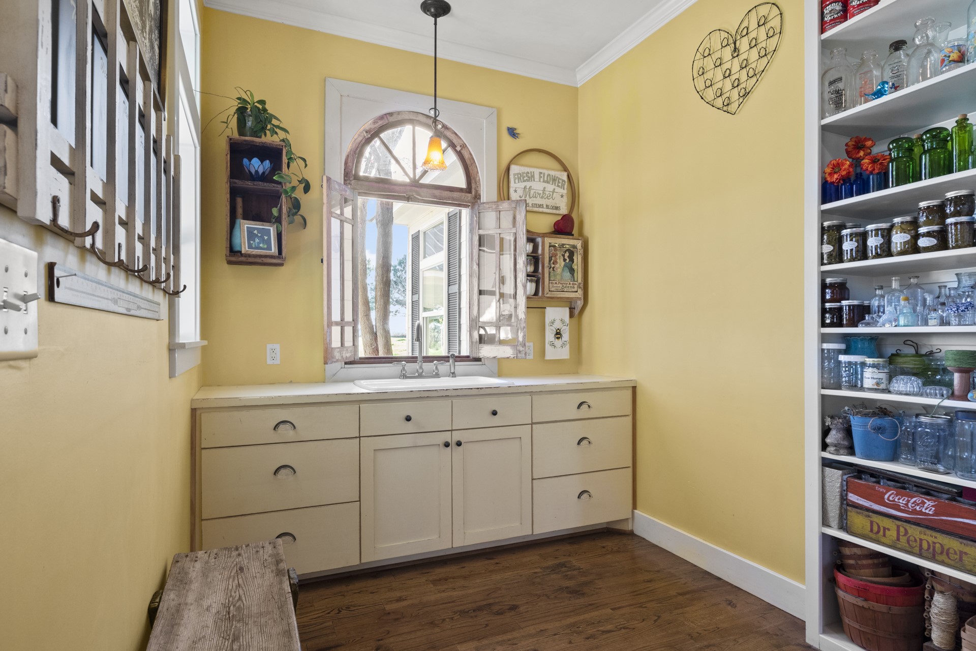 101 County Road 1233