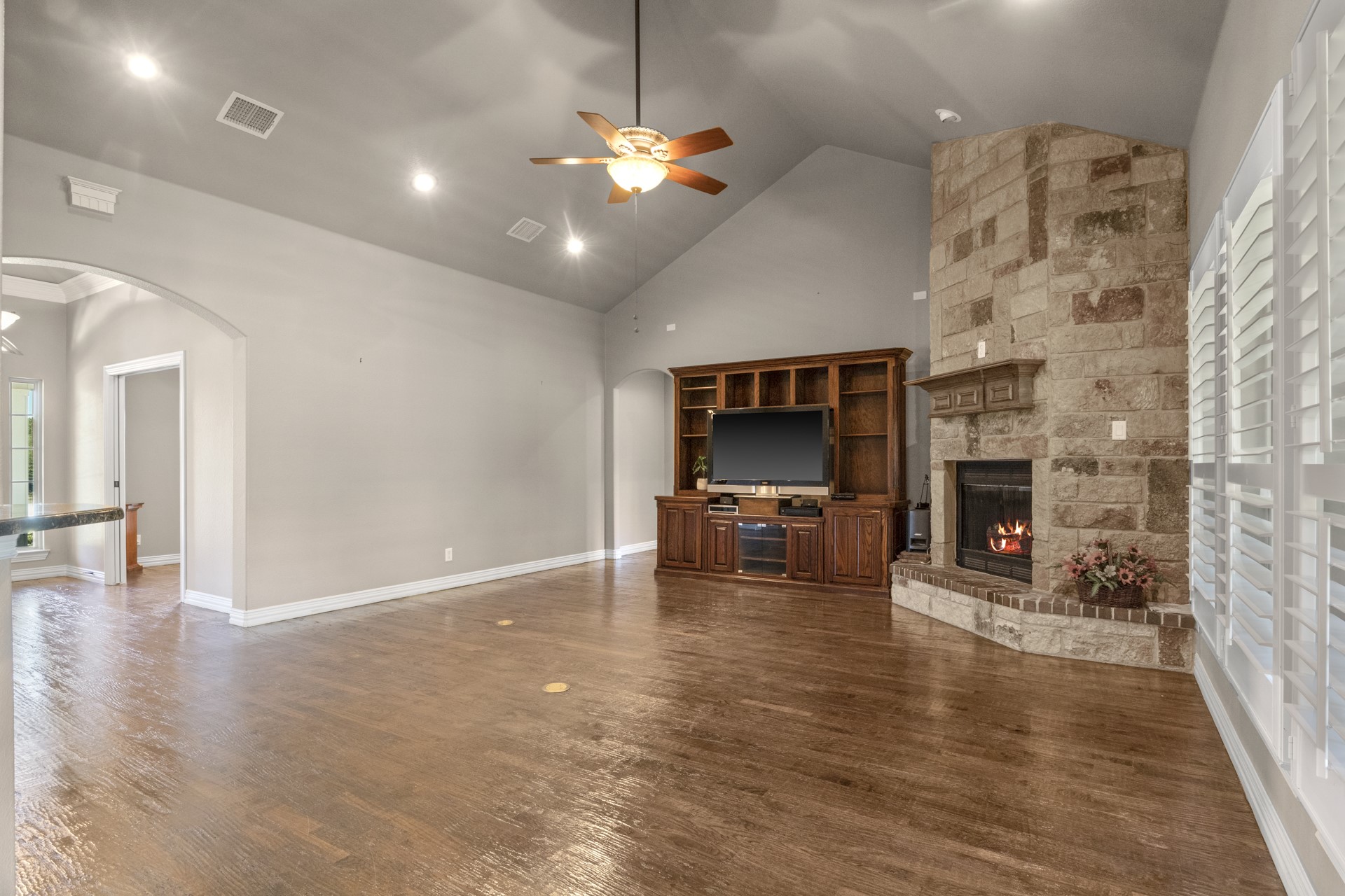 136 Private Road 54166