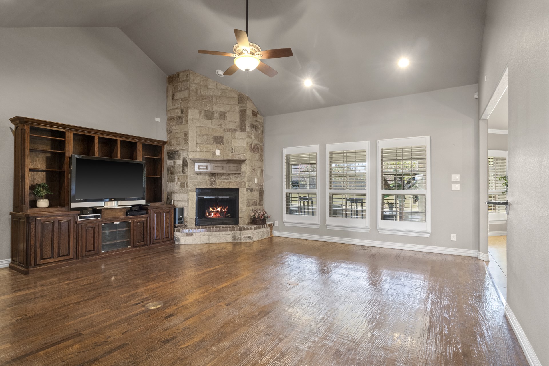 136 Private Road 54166