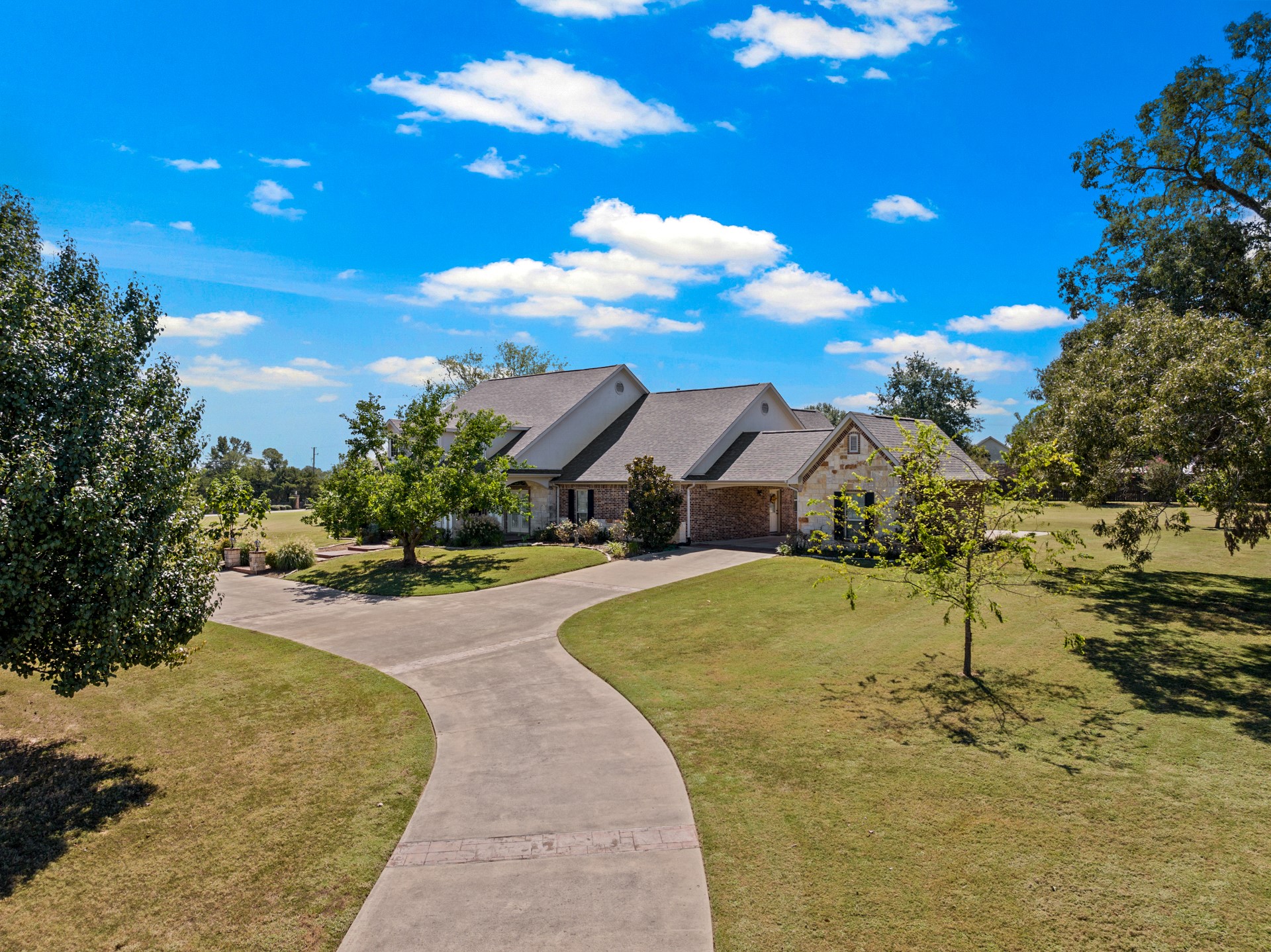136 Private Road 54166