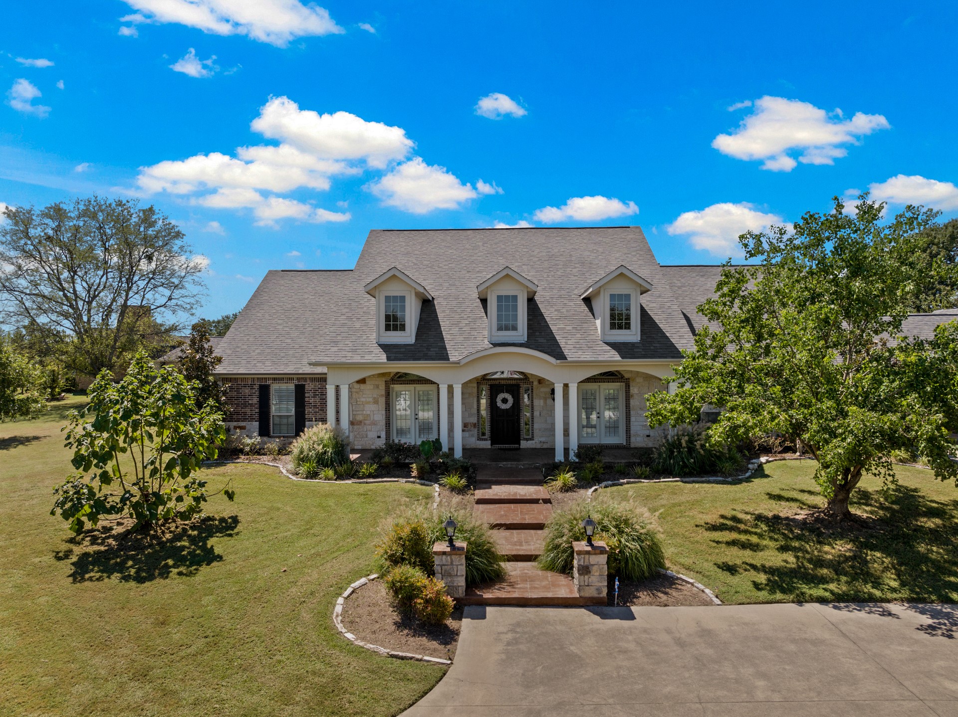 136 Private Road 54166