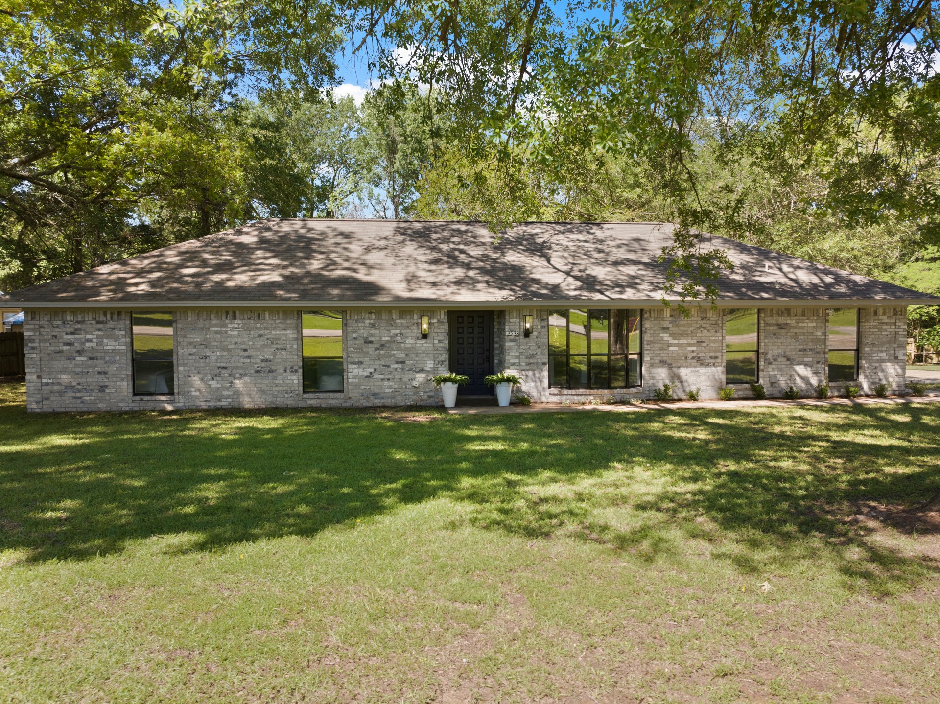 2533 Greenhill Road