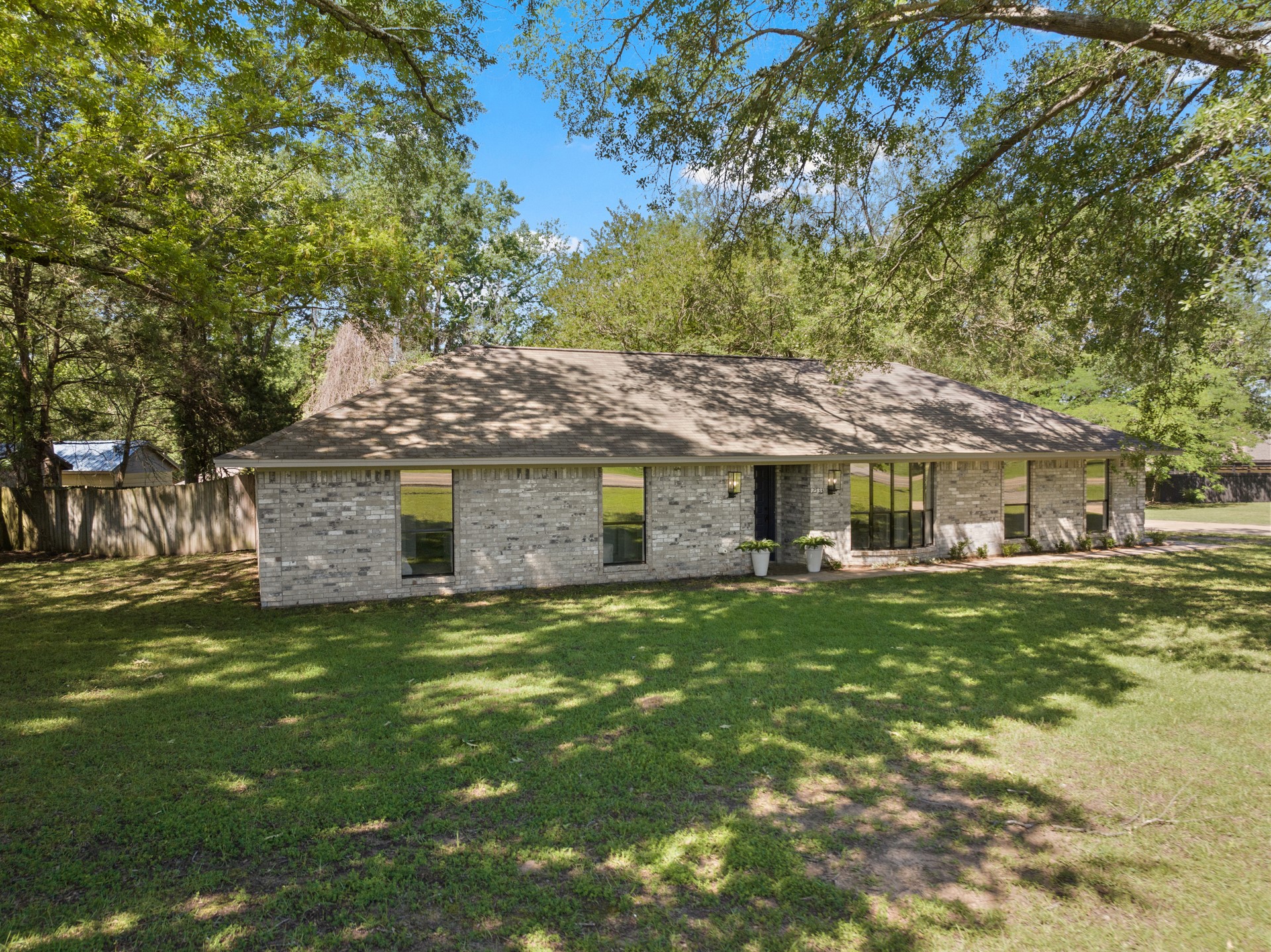 2533 Greenhill Road